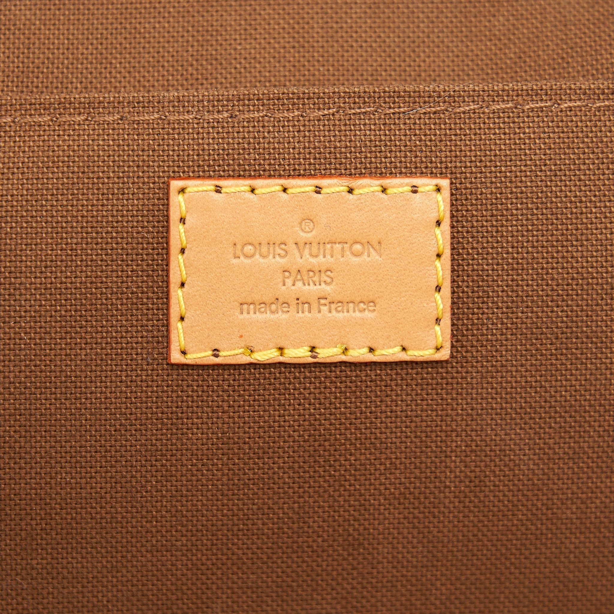 louis-vuitton-petit-sac-plat-monogram-canvas-2