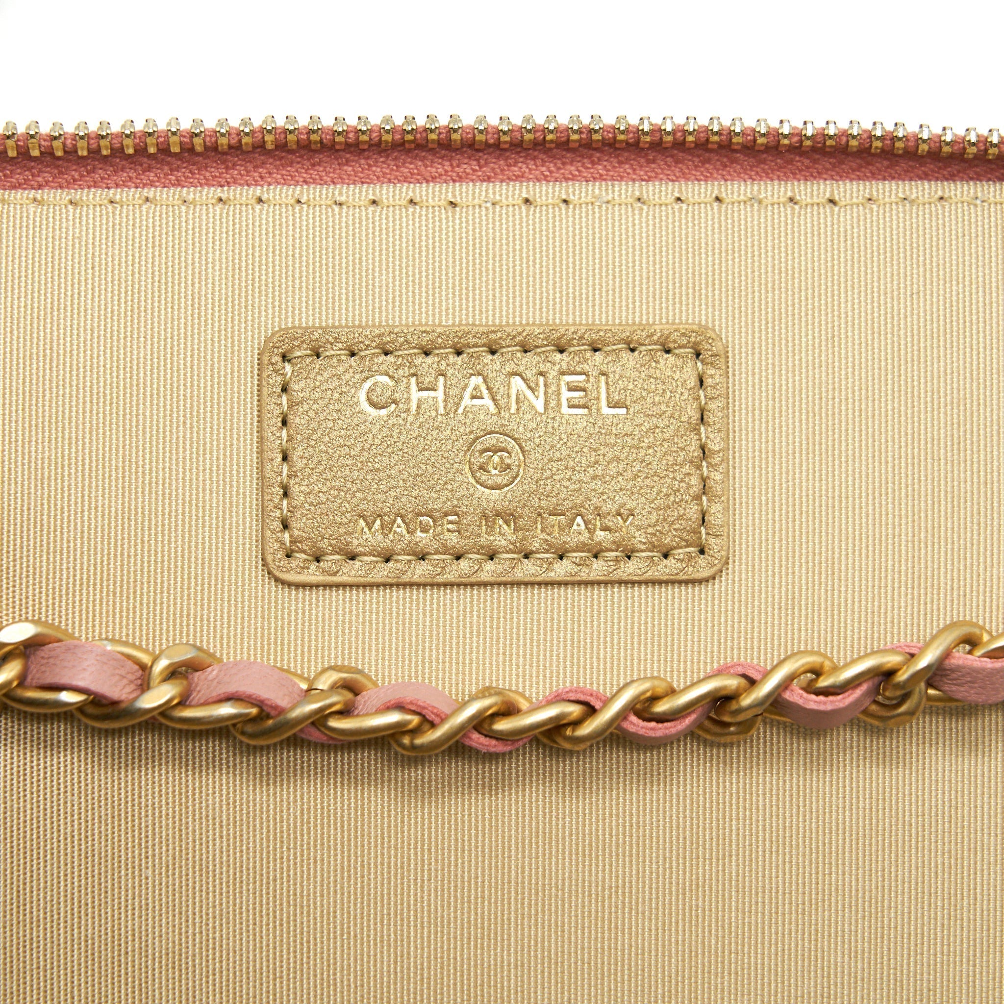 chanel-21b-dark-pink-pearl-crush-rectangular-vanity