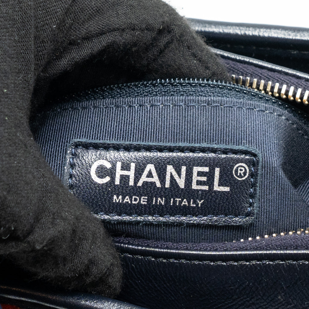 chanel-small-gabrielle-hobo-bag-tweed-calfskin-multicolour-with-multicolour-hardware