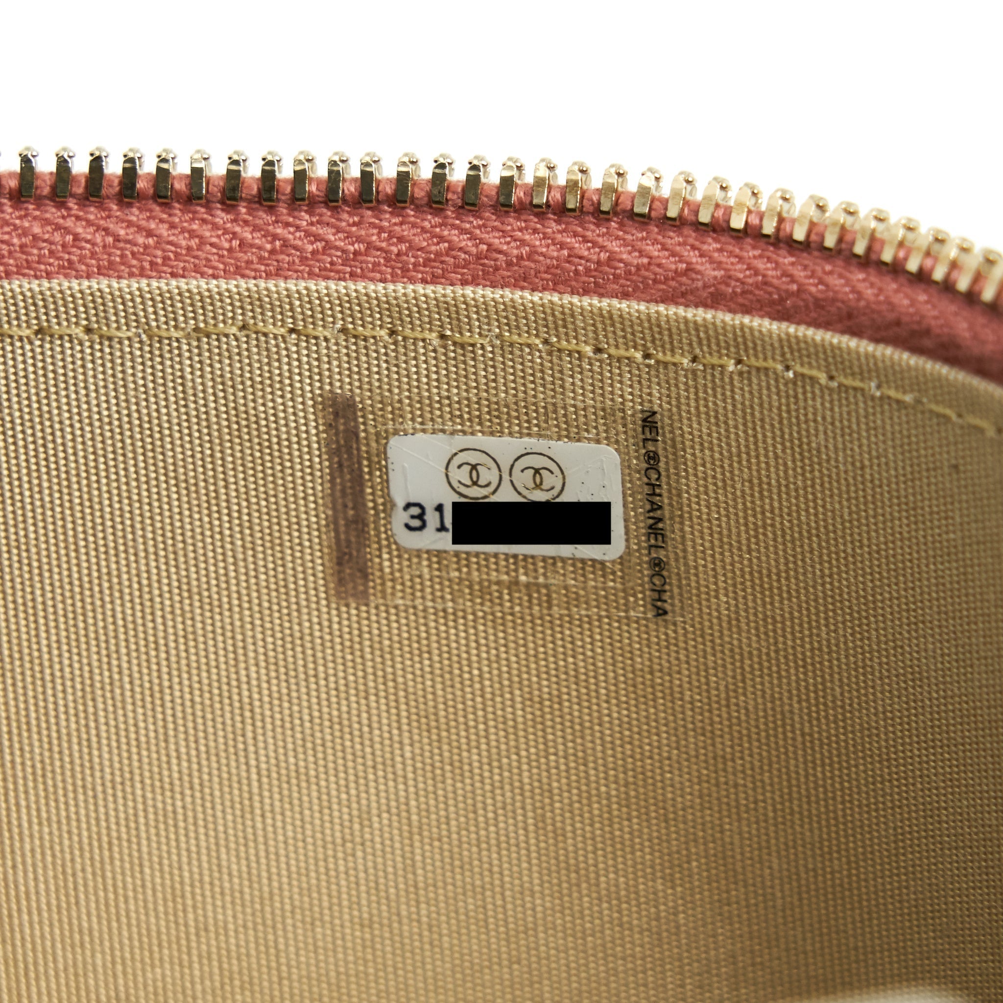 chanel-21b-dark-pink-pearl-crush-rectangular-vanity