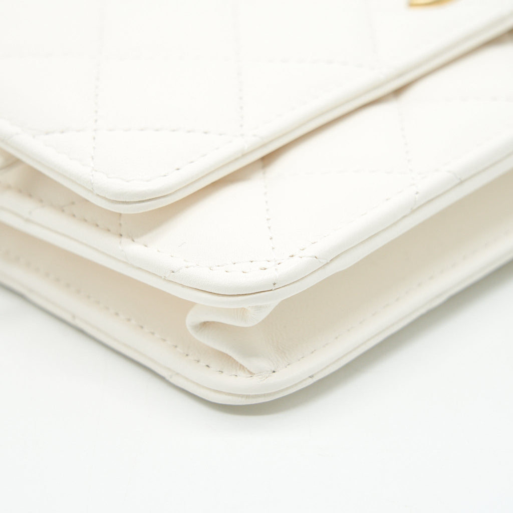 chanel-pearl-crush-wallet-on-chain-white-ghw