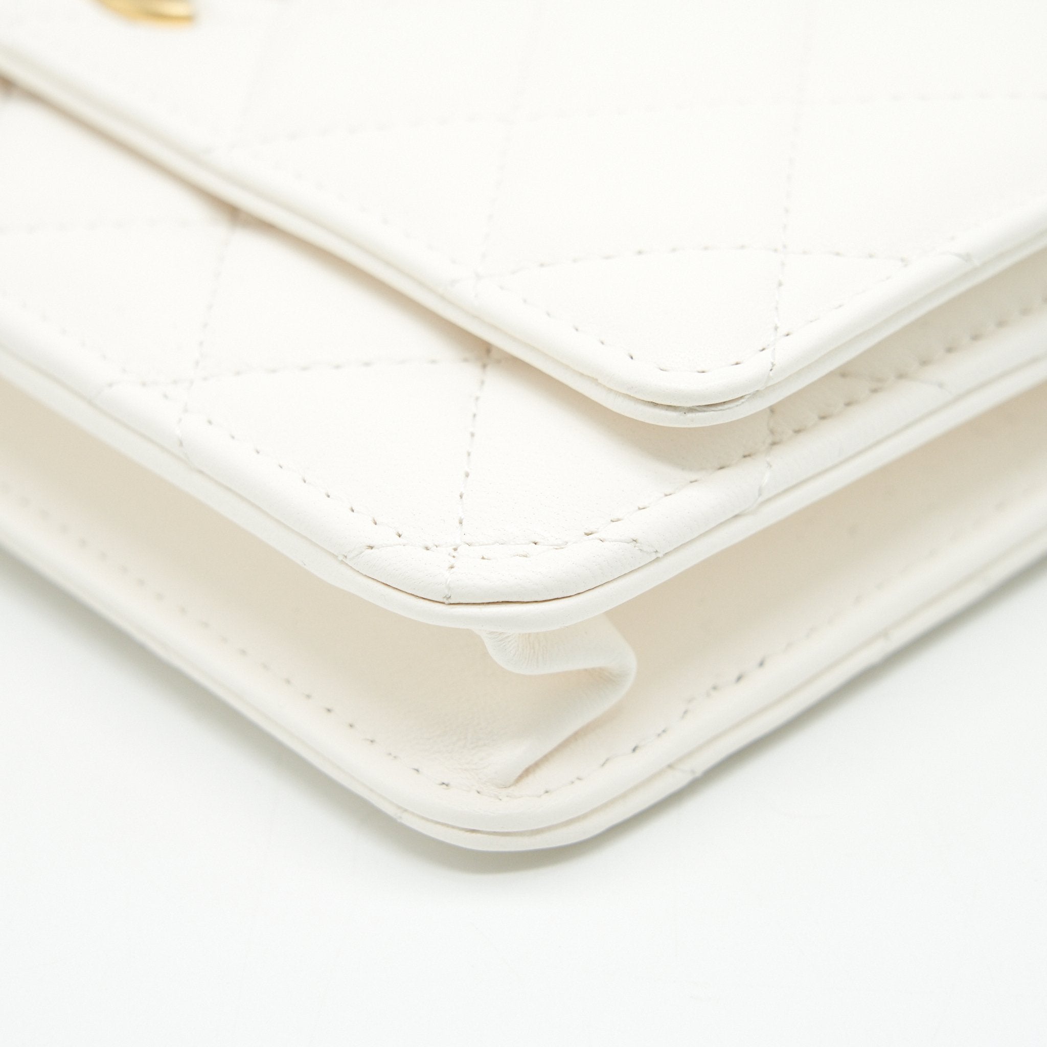 chanel-pearl-crush-wallet-on-chain-white-ghw-1