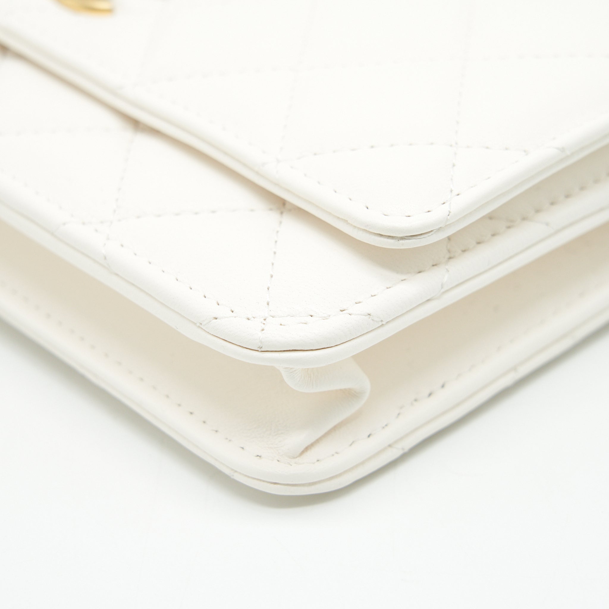 chanel-pearl-crush-wallet-on-chain-white-ghw
