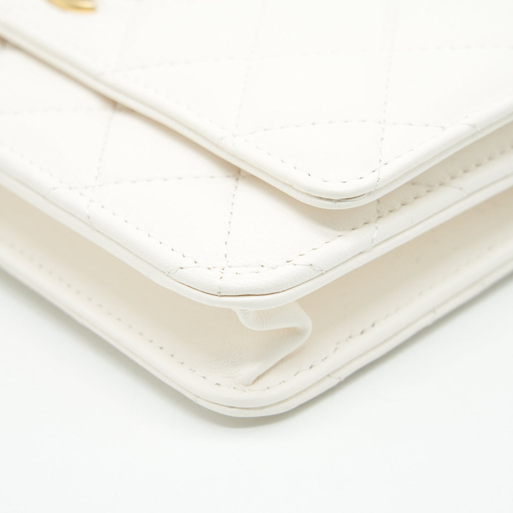 chanel-pearl-crush-wallet-on-chain-lambskin-white-ghw-microchip