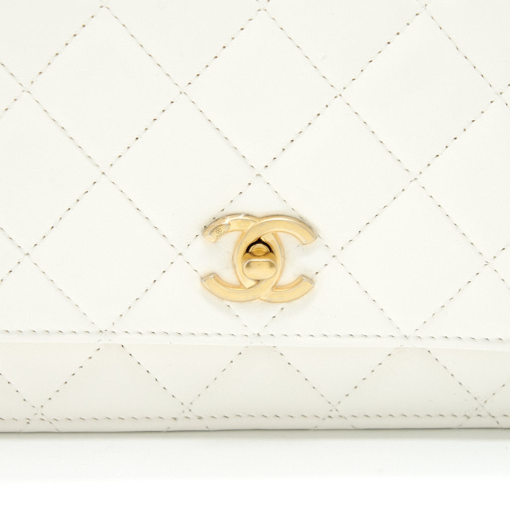 chanel-pearl-crush-wallet-on-chain-white-ghw-1