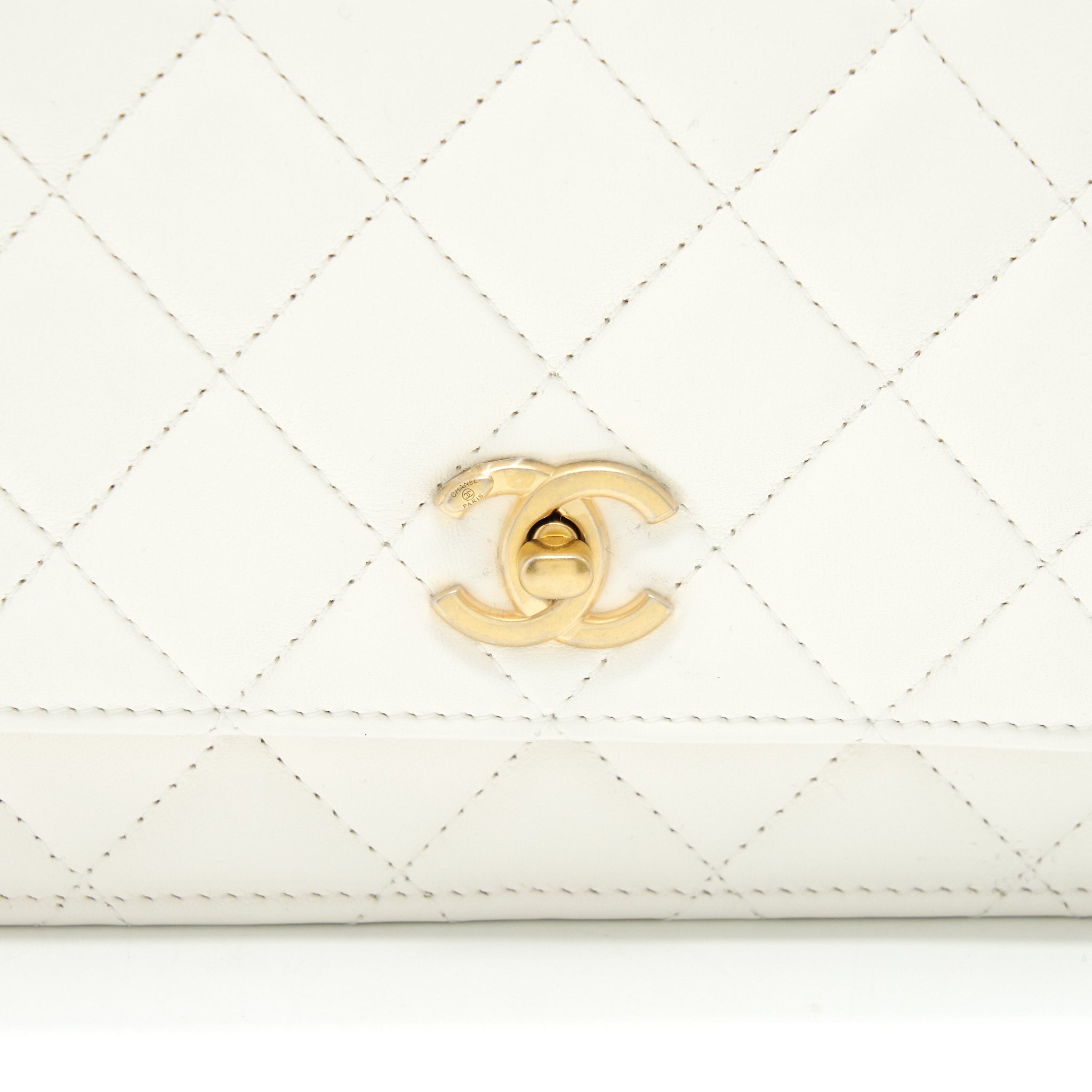 chanel-pearl-crush-wallet-on-chain-lambskin-white-ghw-microchip
