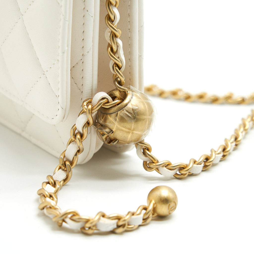 chanel-pearl-crush-wallet-on-chain-white-ghw