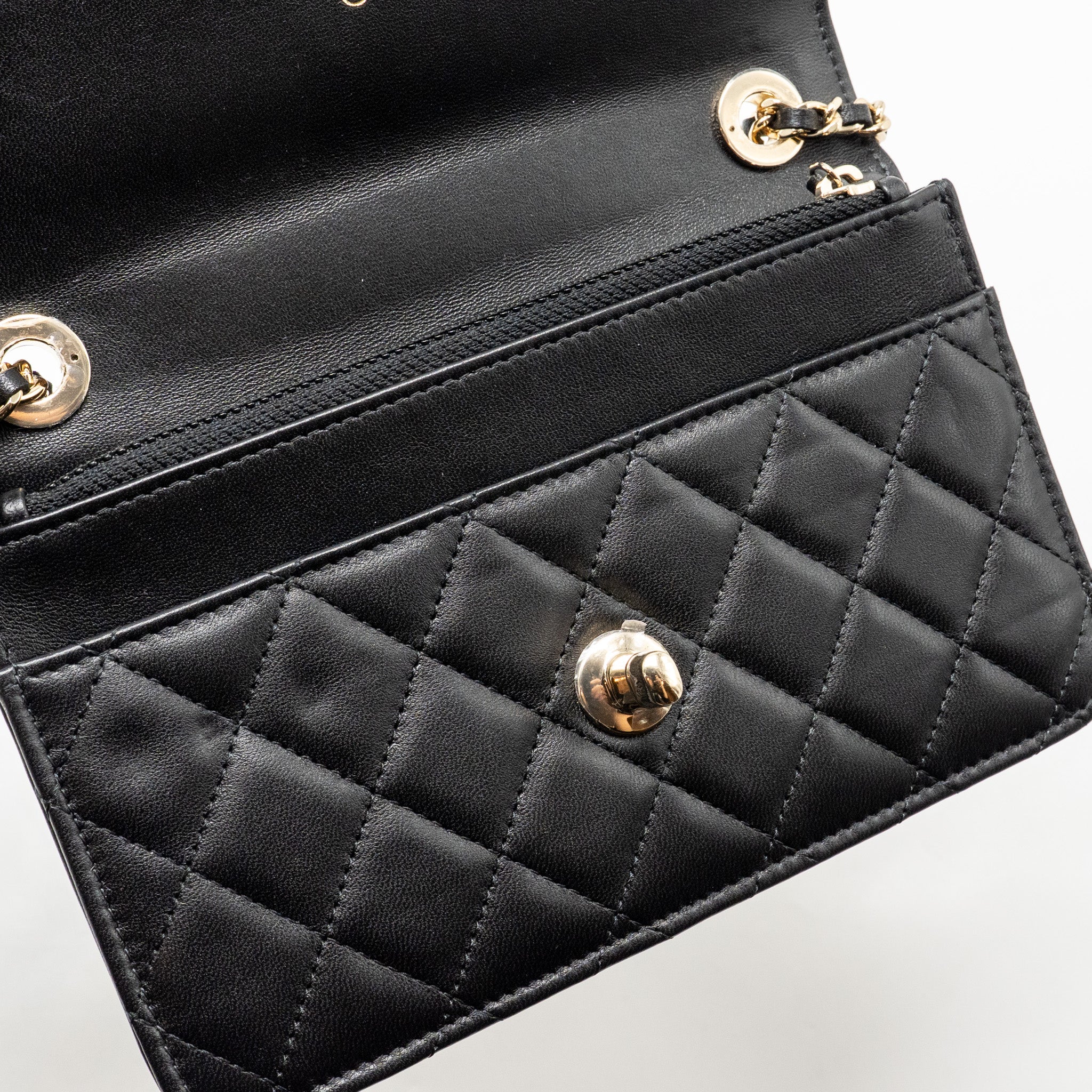 chanel-trendy-cc-wallet-on-chain-lambskin-black-lghw-microchip-copy