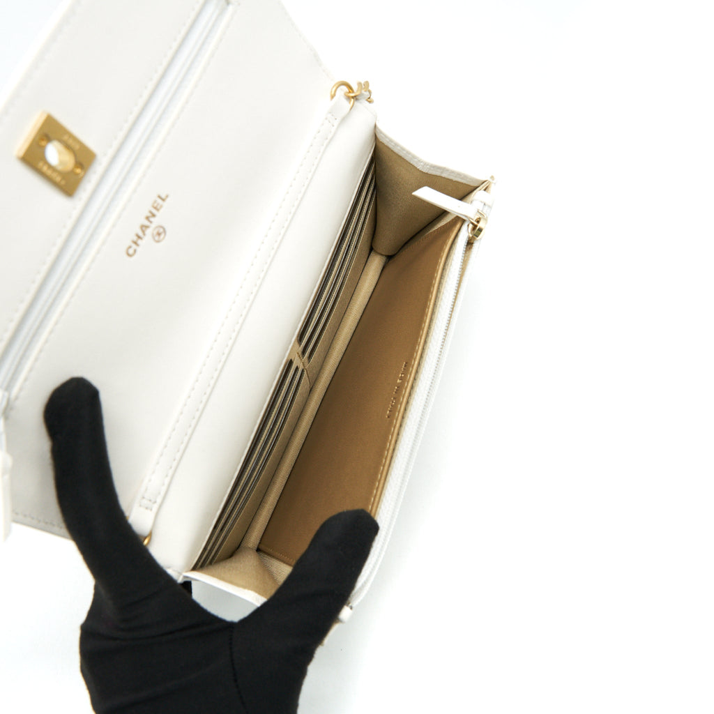 chanel-pearl-crush-wallet-on-chain-white-ghw