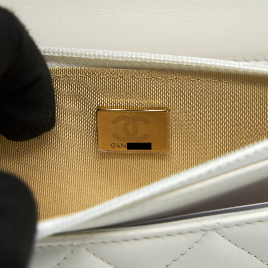 chanel-pearl-crush-wallet-on-chain-white-ghw