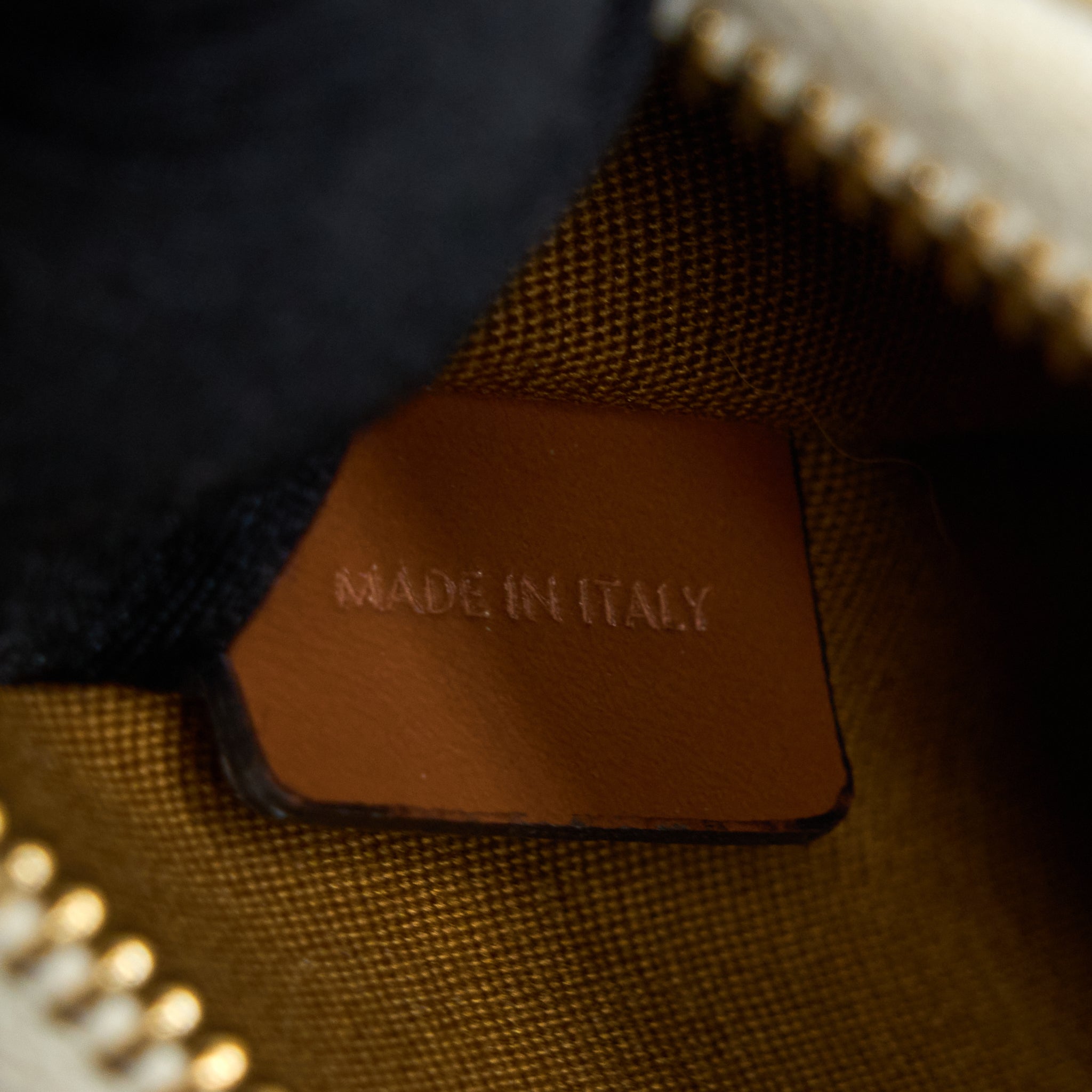celine-ava-bag-in-triomphe-canvas-and-calfskin-white