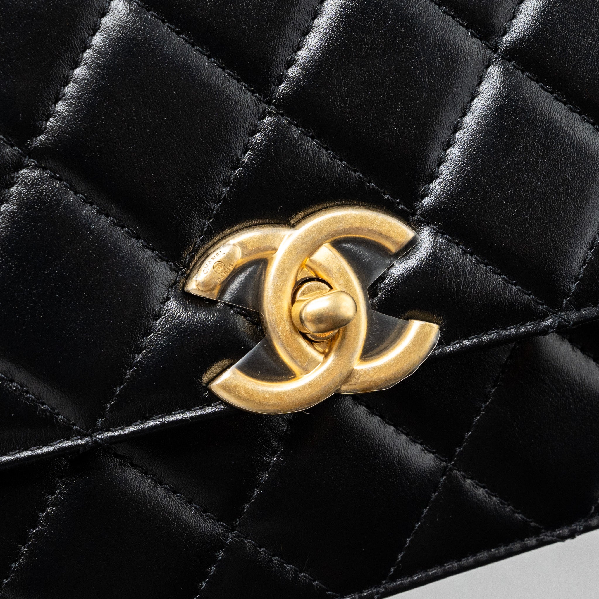 chanel-24c-gold-crush-flap-bag-calfskin-black-ghw-microchip