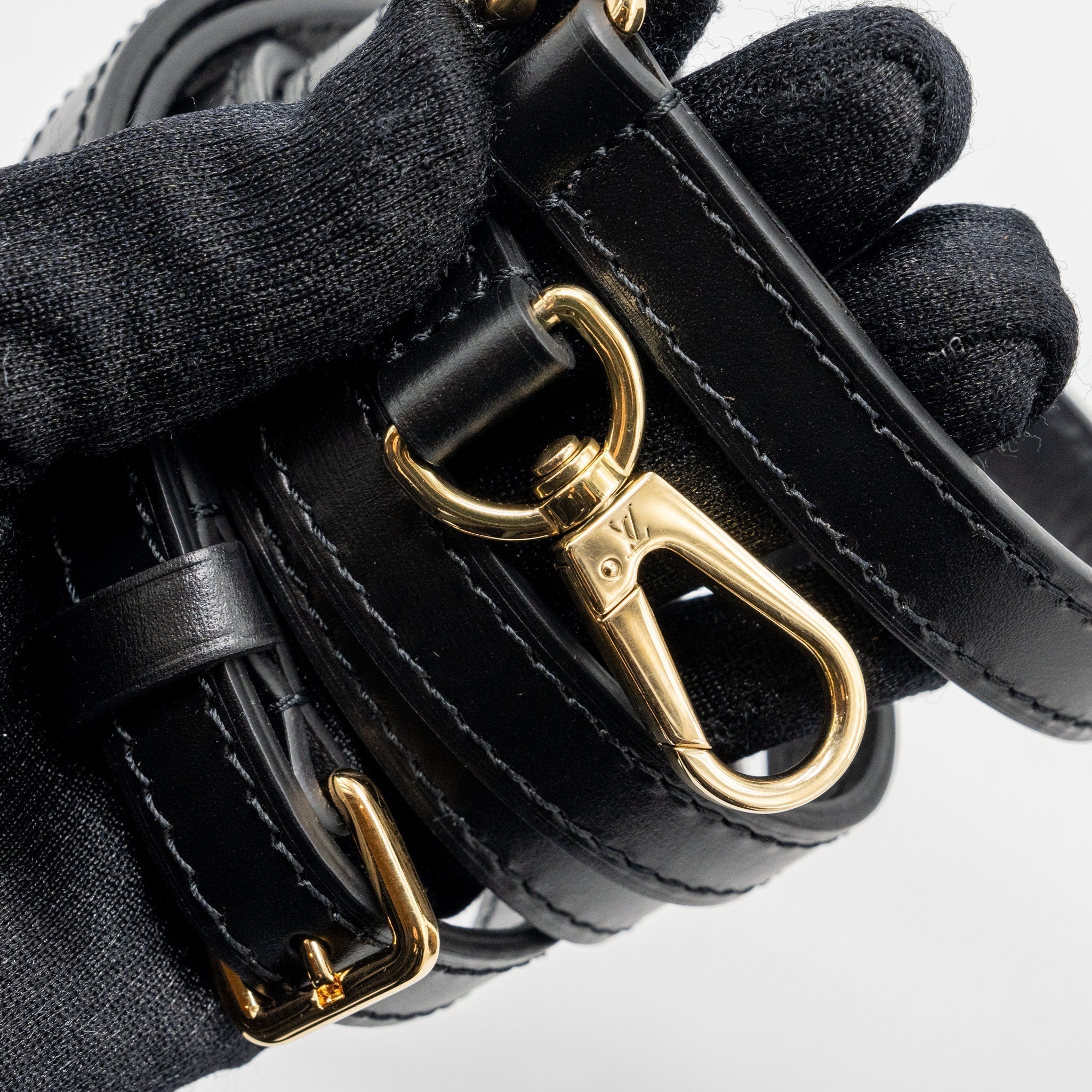 louis-vuitton-cannes-monogram-reverse-canvas-ghw-7