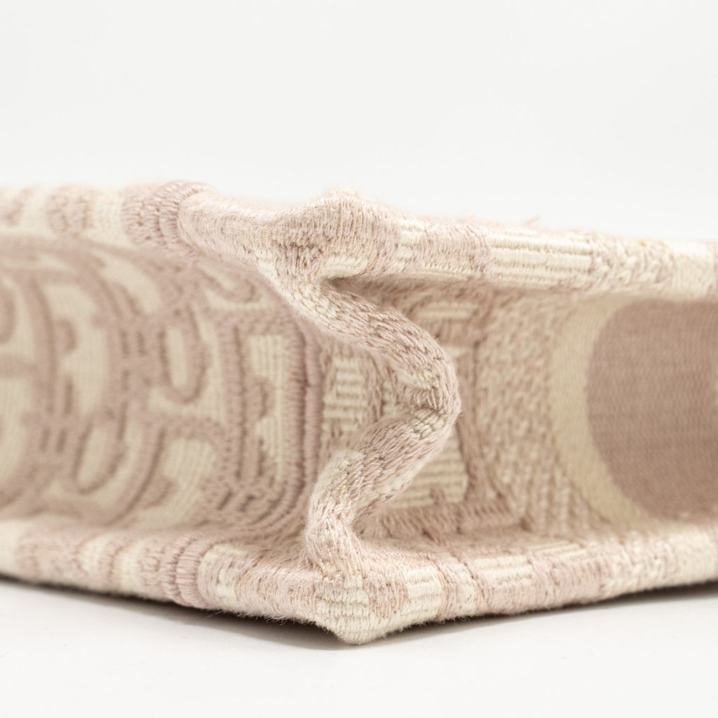 dior-mini-book-tote-oblique-embroidery-pink-copy-1