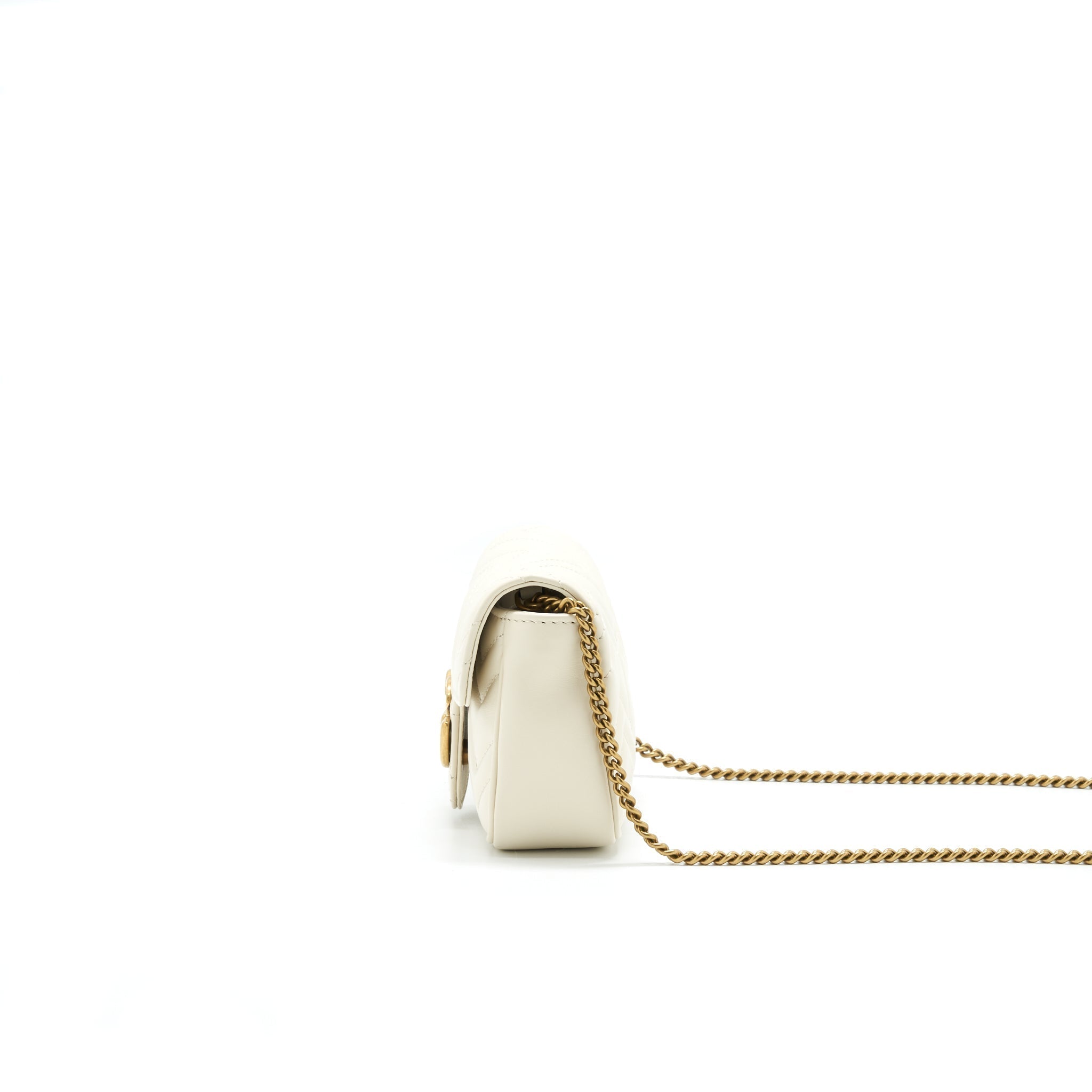 gucci-gg-marmont-super-mini-bag-in-white