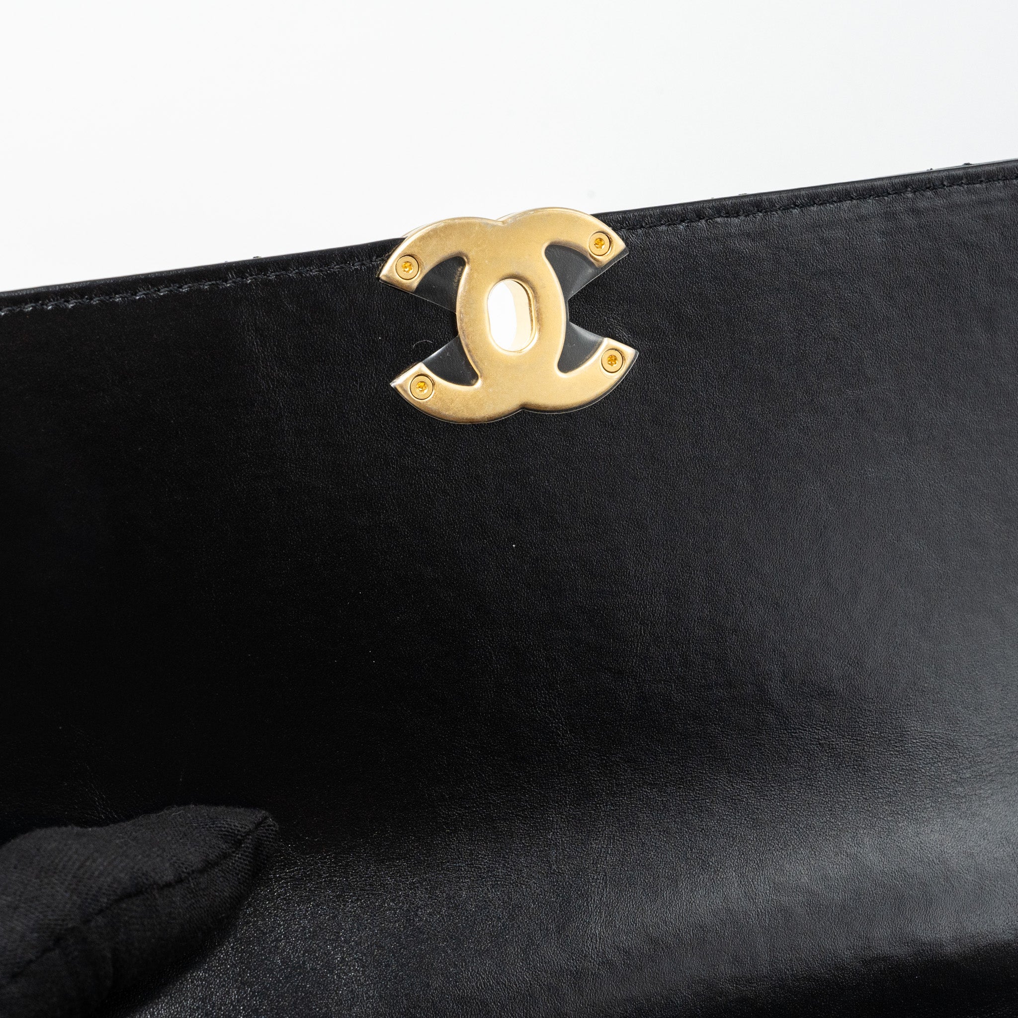 chanel-24c-gold-crush-flap-bag-calfskin-black-ghw-microchip