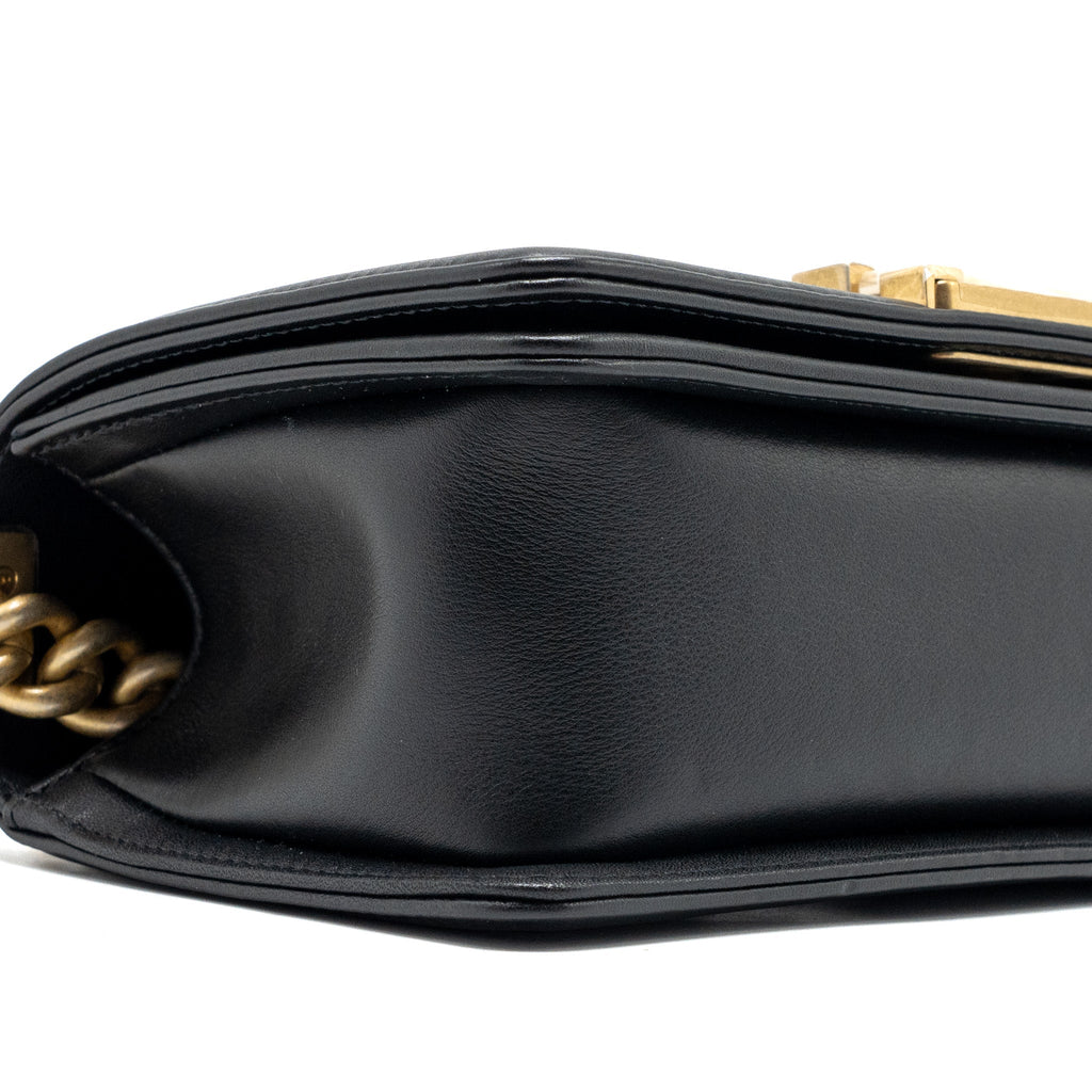 chanel-small-boy-bag-smooth-calfskin-black-ghwmicrochip