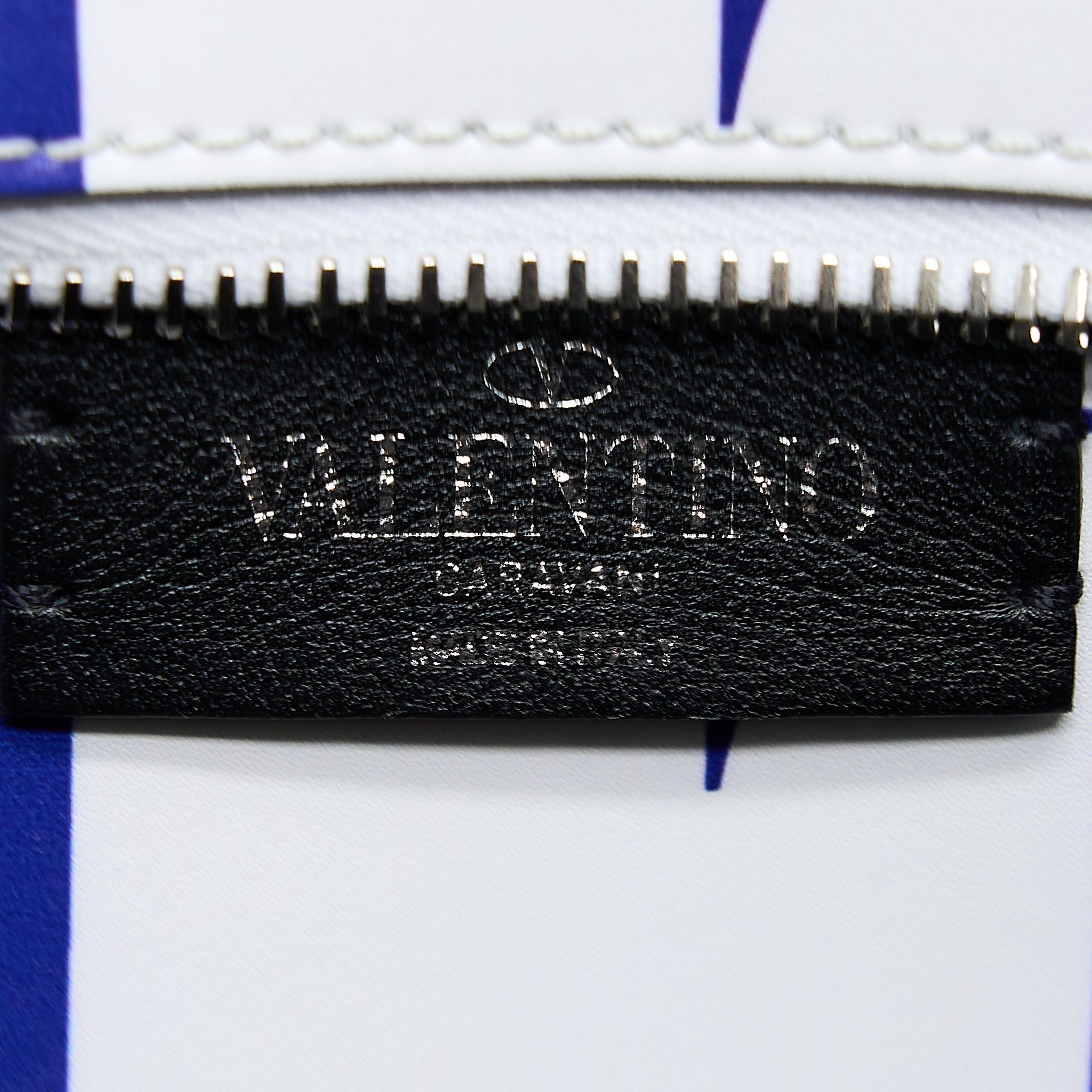 valentino-vltn-print-belt-bag-calfskin-white-multicoloured-shw