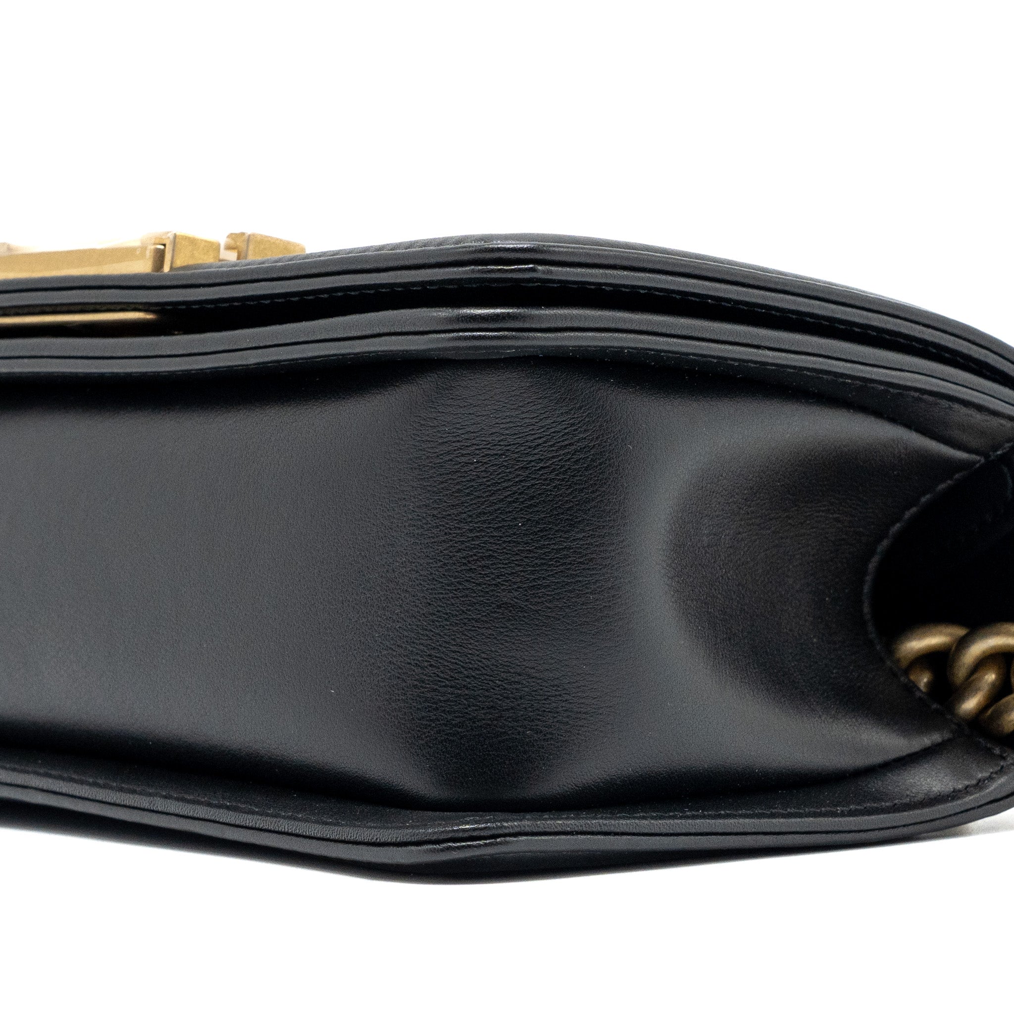 chanel-small-boy-bag-smooth-calfskin-black-ghwmicrochip