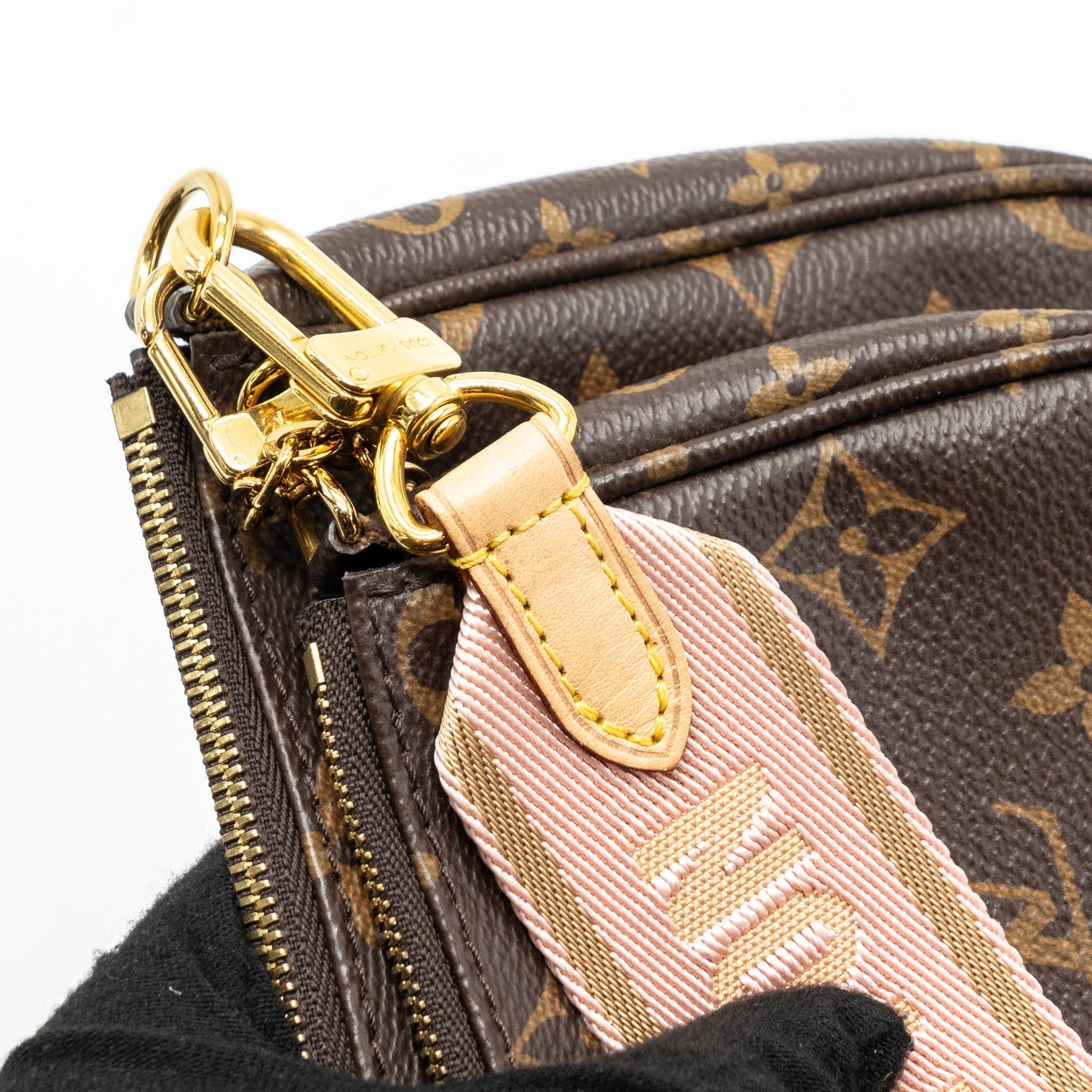 louis-vuitton-multi-pochette-rose-clair-strap-monogram-canvas-ghw