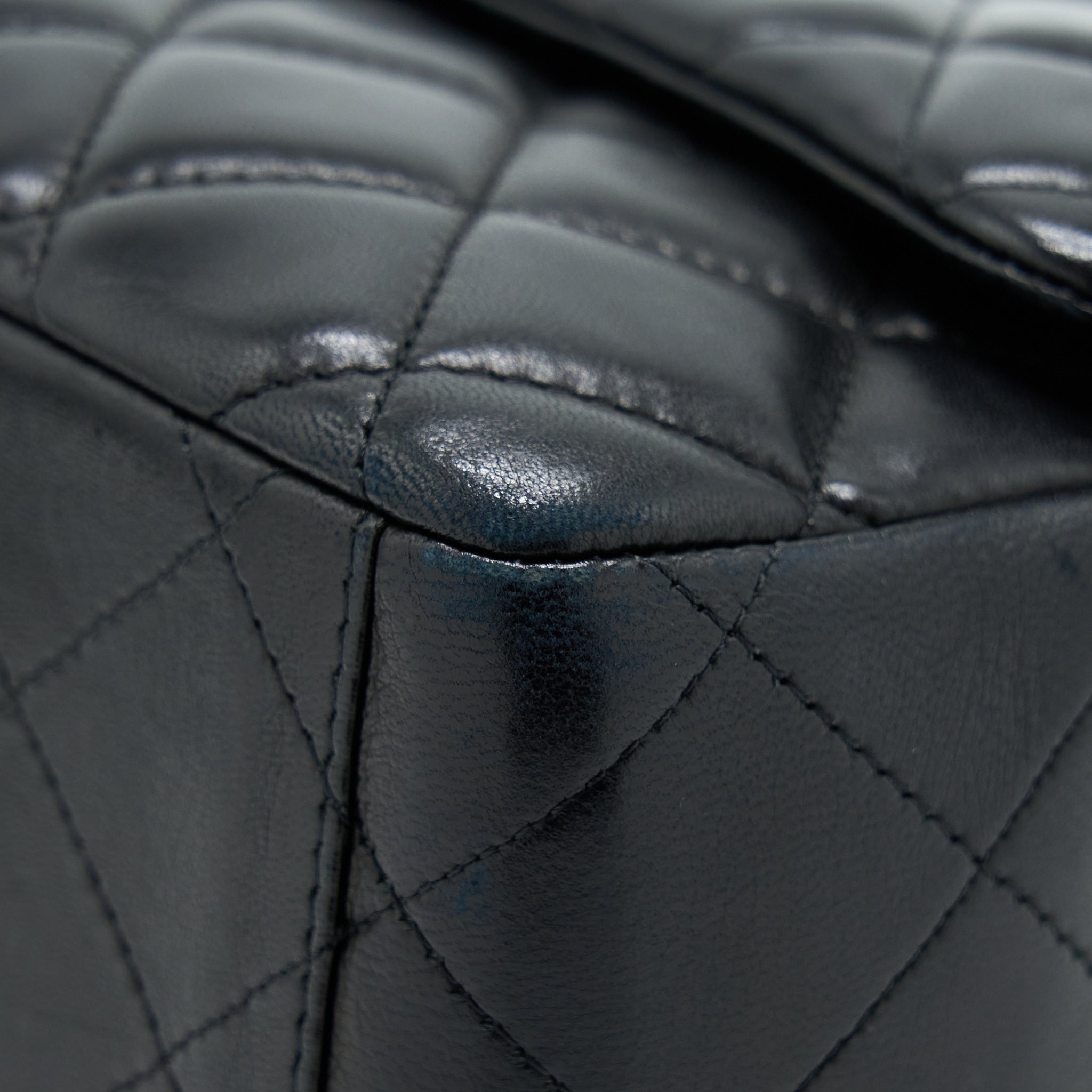 chanel-maxi-classic-flap-bag-lambskin-black-ghw