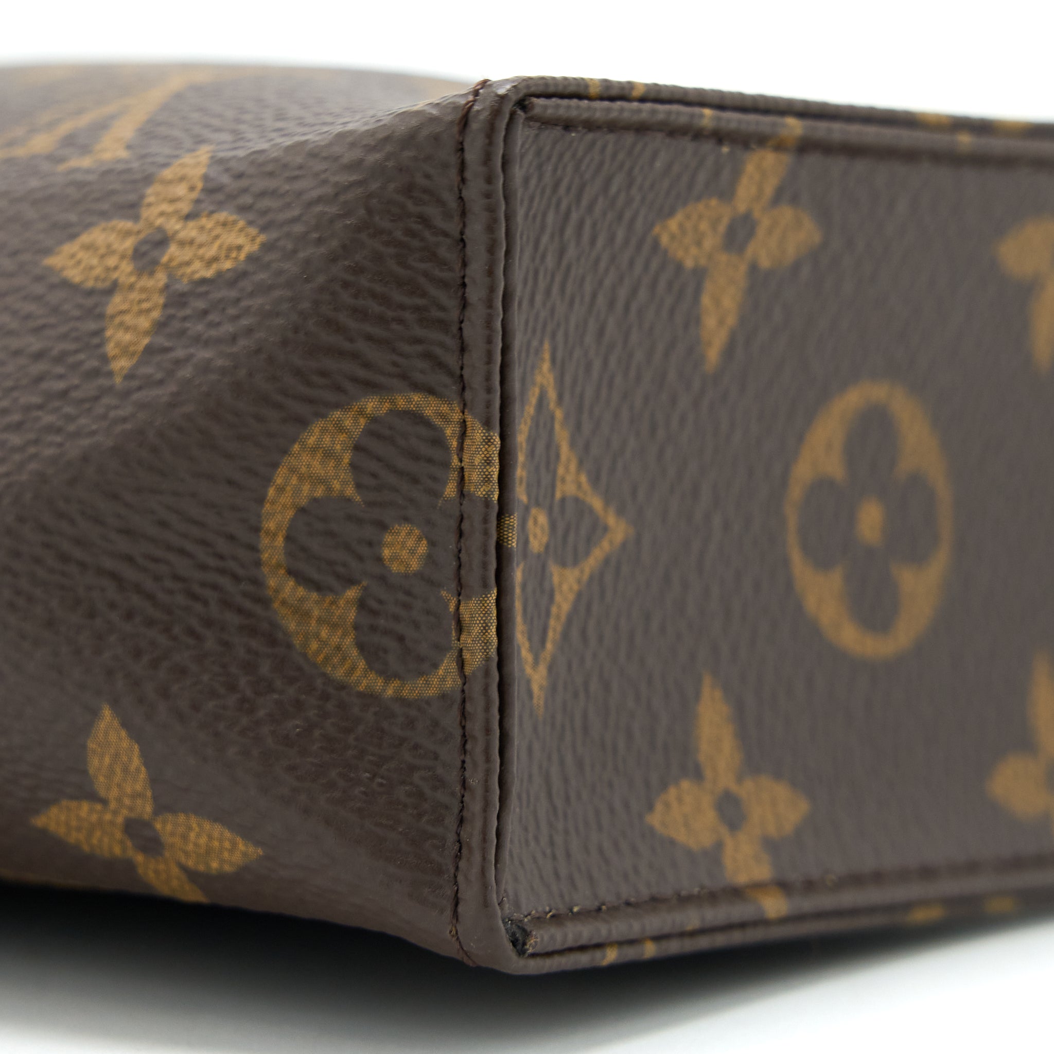 louis-vuitton-toiletry-pochette-26-monogram-canvas-ghw-5