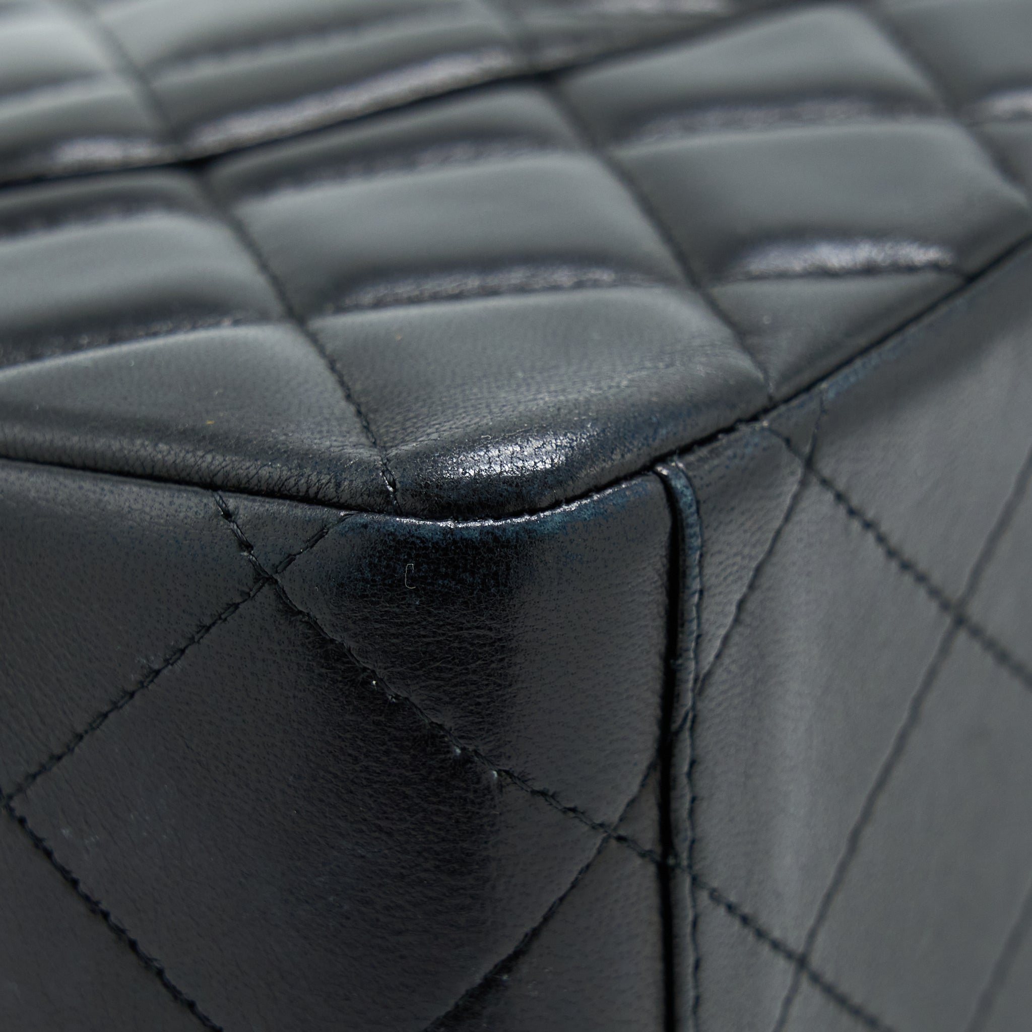 chanel-maxi-classic-flap-bag-lambskin-black-ghw