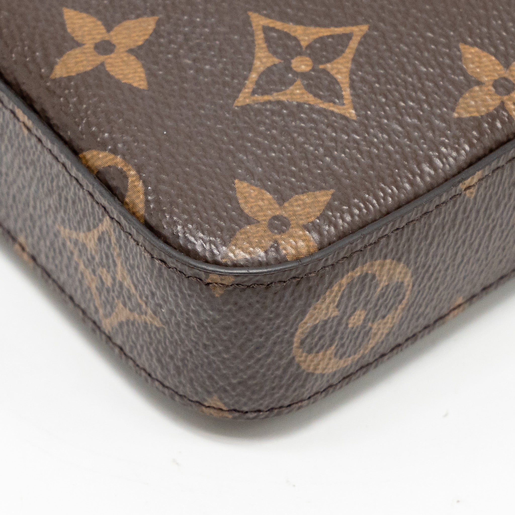 louis-vuitton-felicie-pochette-monogram-canvas-ghw-18