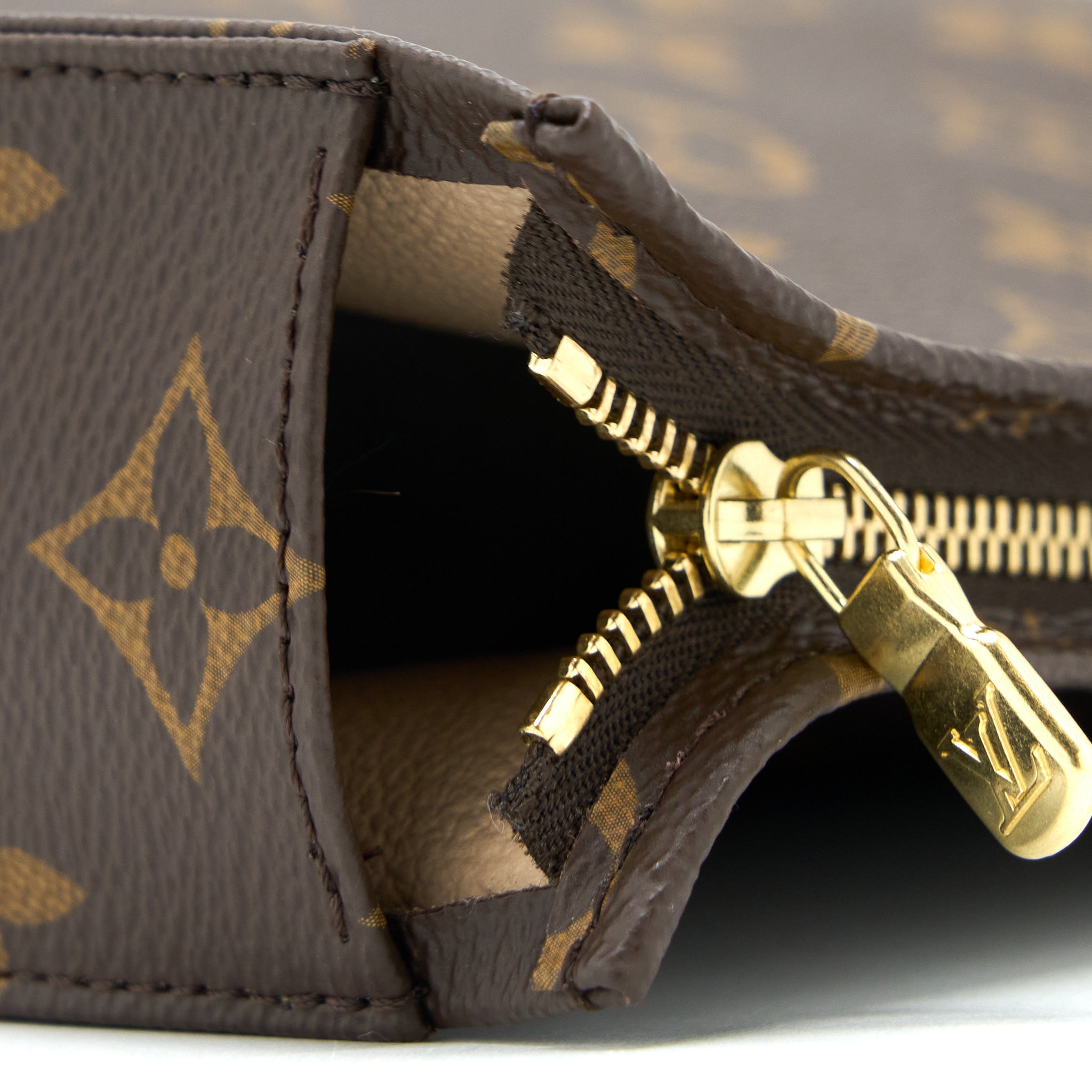 louis-vuitton-toiletry-pochette-26-monogram-canvas-ghw-5
