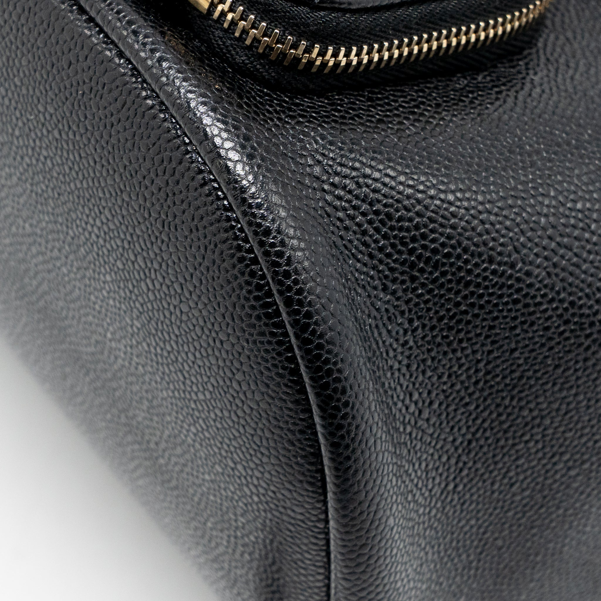 chanel-affinity-backpack-caviar-black-lghwmicrochip