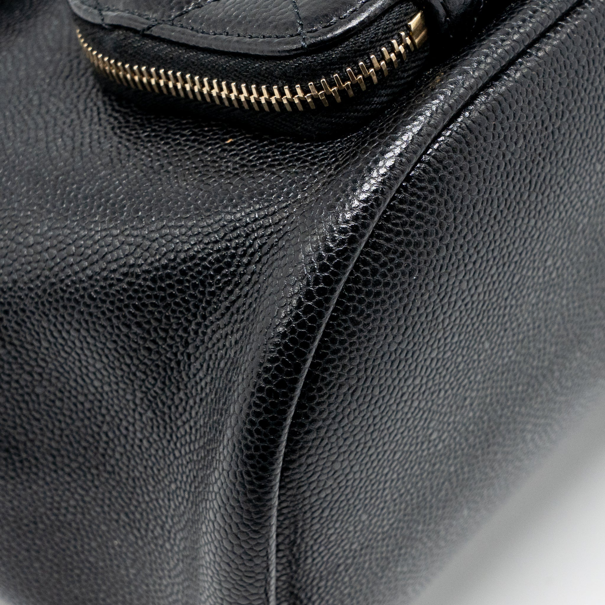 chanel-affinity-backpack-caviar-black-lghwmicrochip
