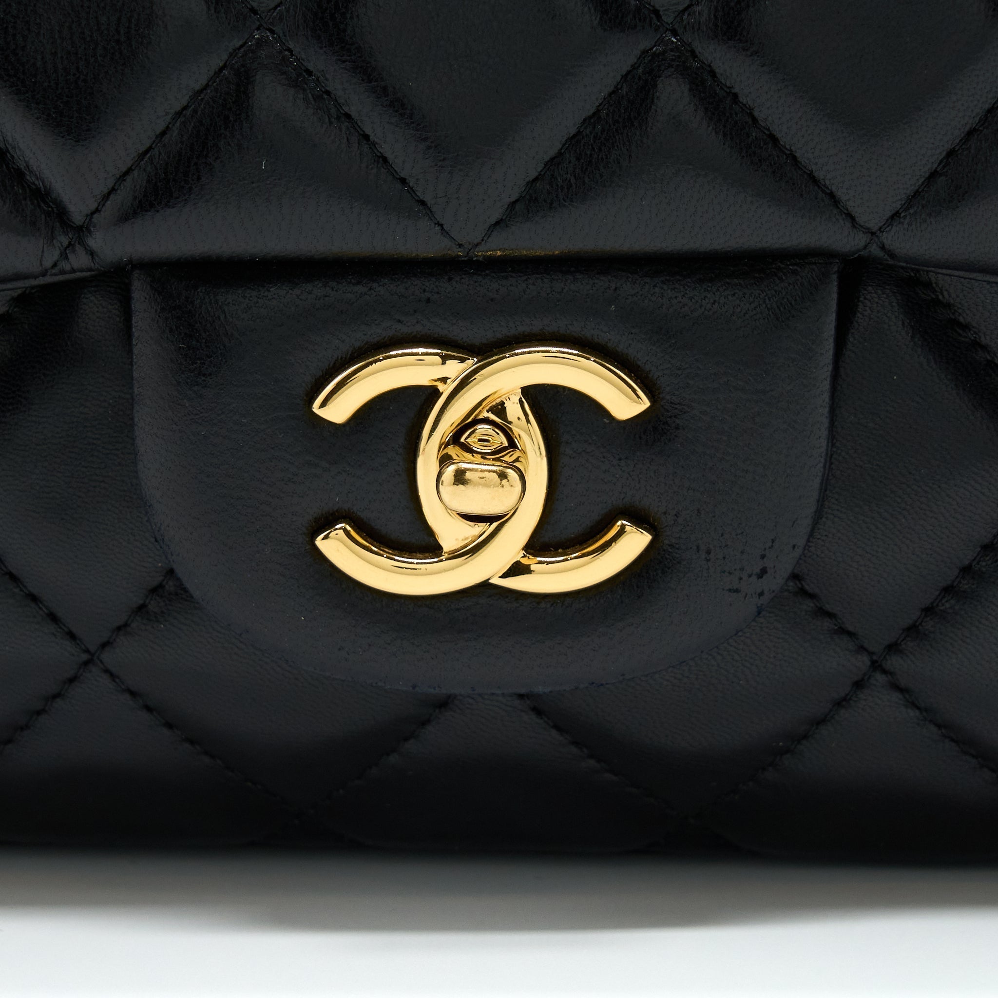 chanel-maxi-classic-flap-bag-lambskin-black-ghw