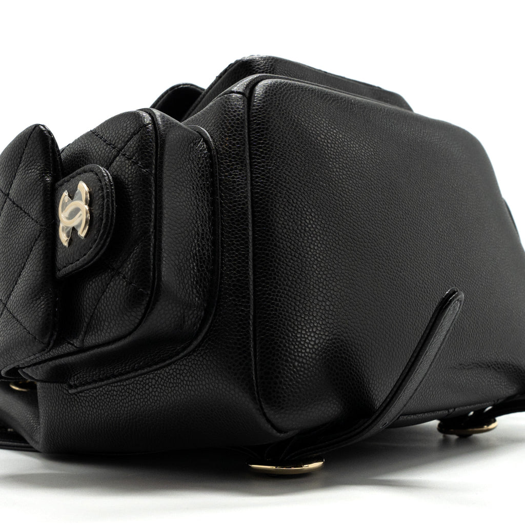 chanel-23k-triple-pocket-backpack-caviar-black-lghwmicrochip