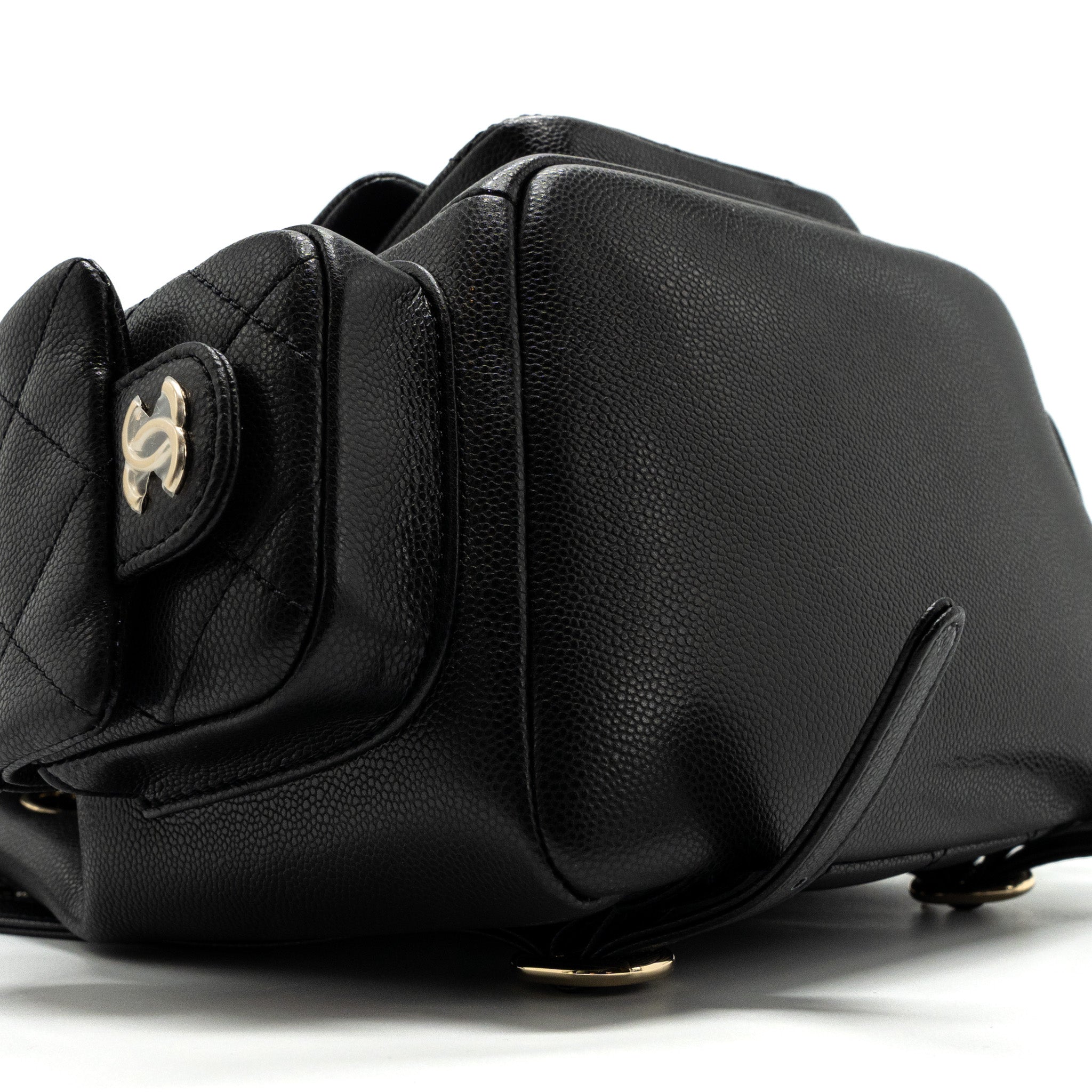 chanel-23k-triple-pocket-backpack-caviar-black-lghwmicrochip