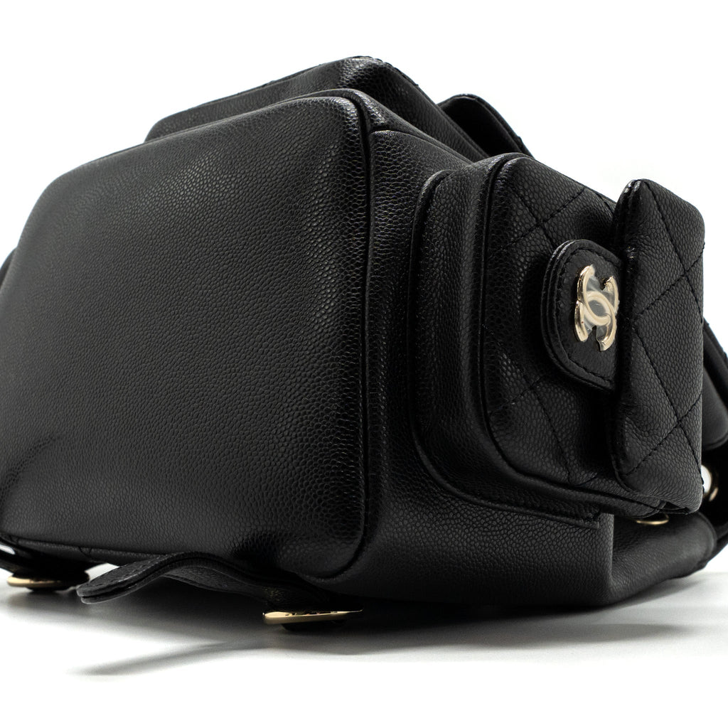 chanel-23k-triple-pocket-backpack-caviar-black-lghwmicrochip