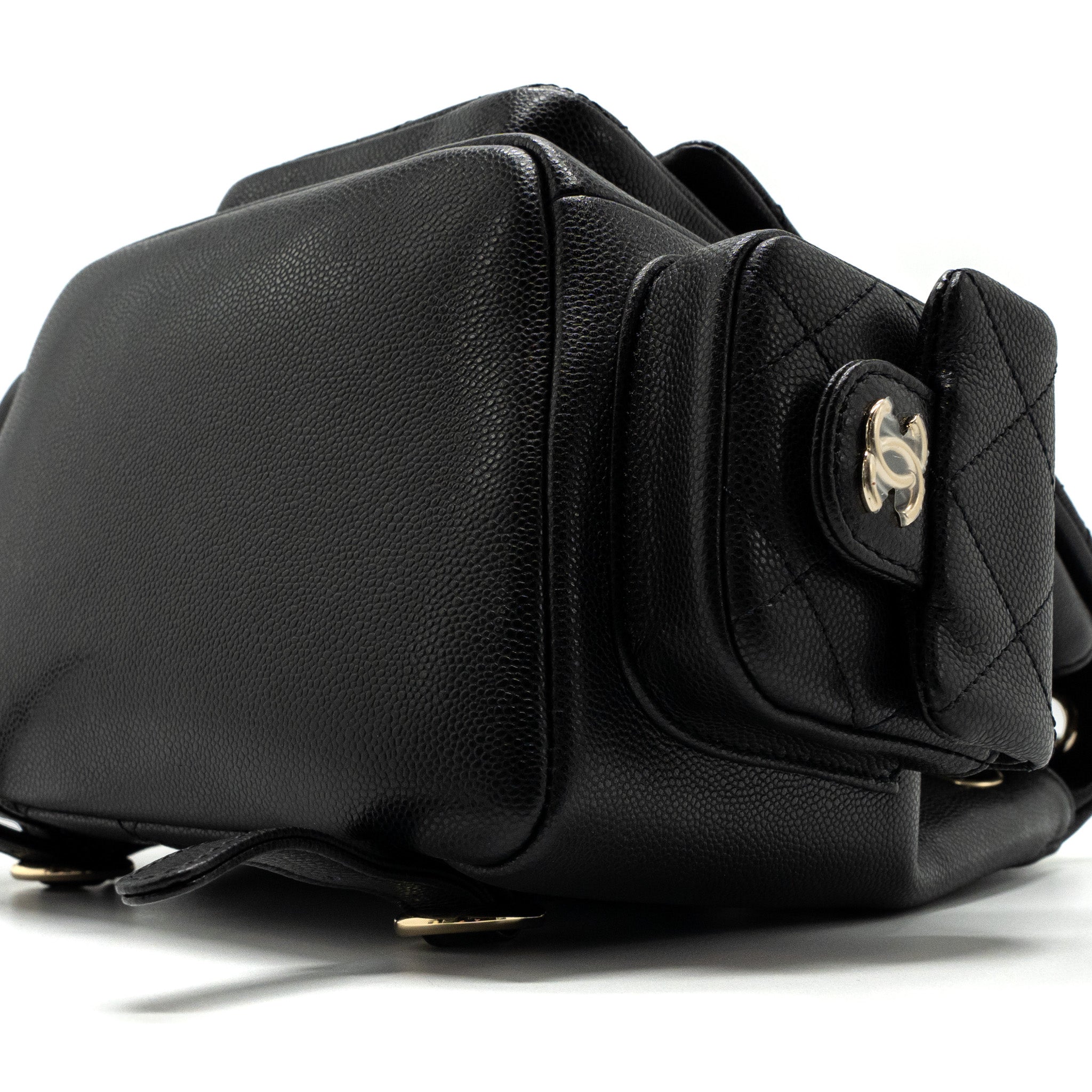 chanel-23k-triple-pocket-backpack-caviar-black-lghwmicrochip