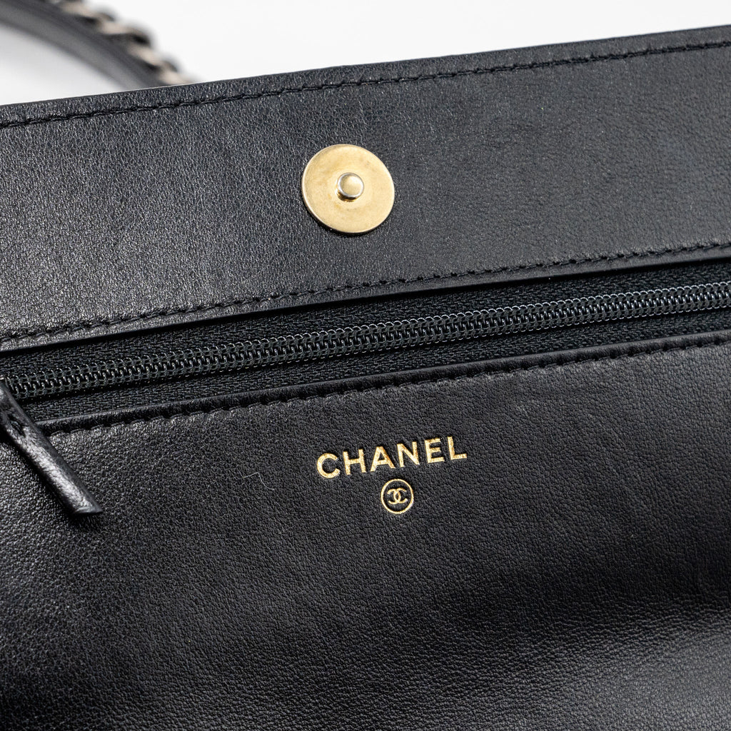 chanel-19-wallet-on-chain-lambskin-black-multicolour-hardware-microchip-1