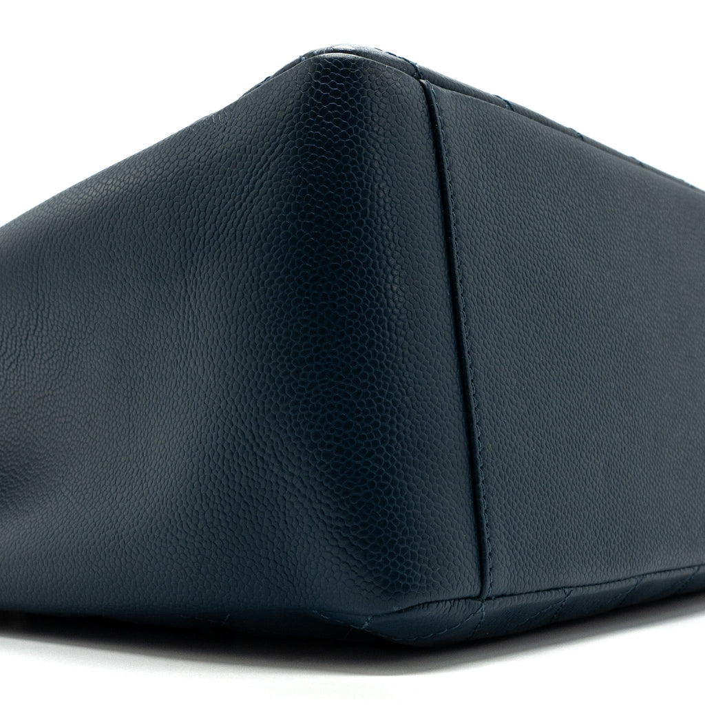 chanel-grand-shopping-tote-caviar-dark-blue-shw