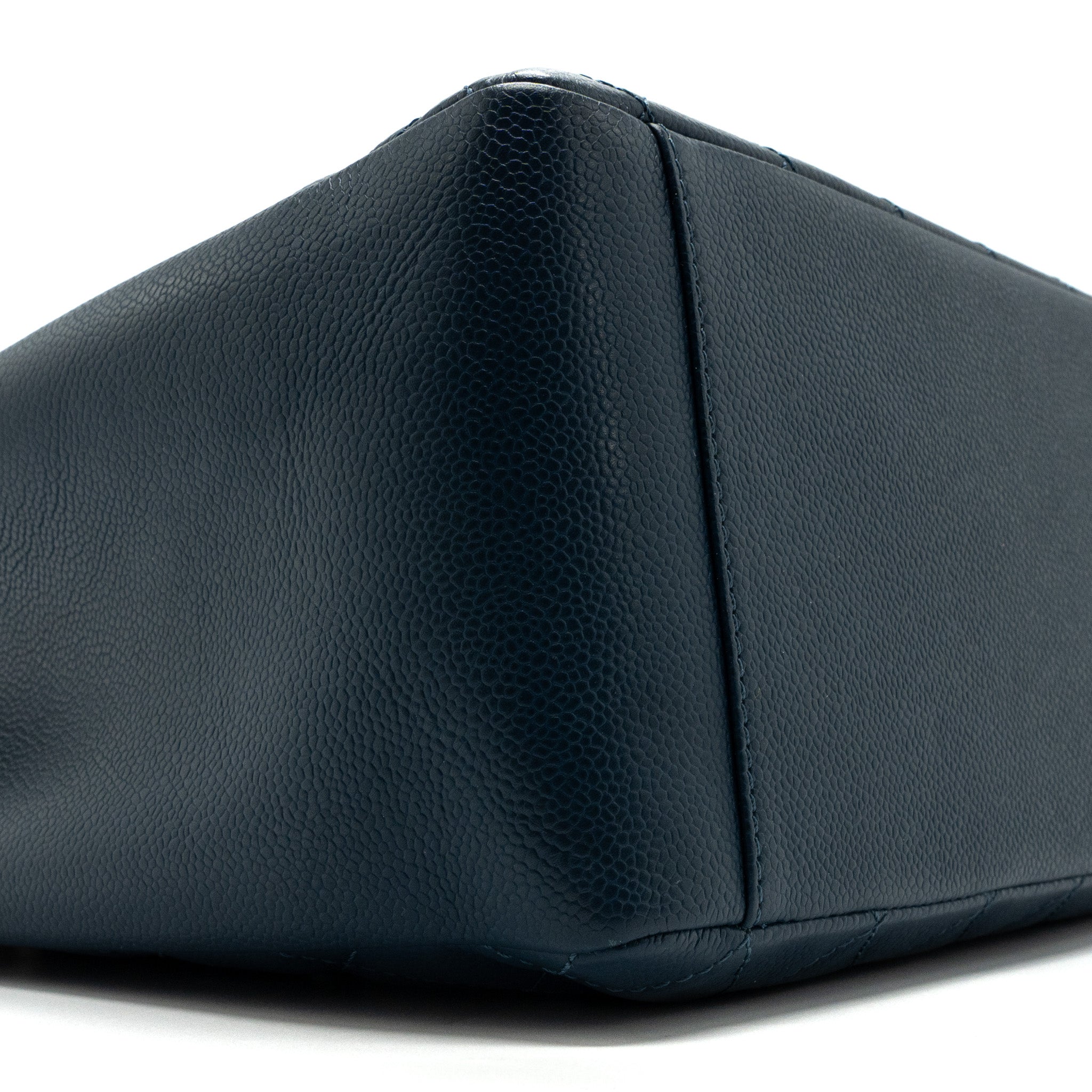 chanel-grand-shopping-tote-caviar-dark-blue-shw