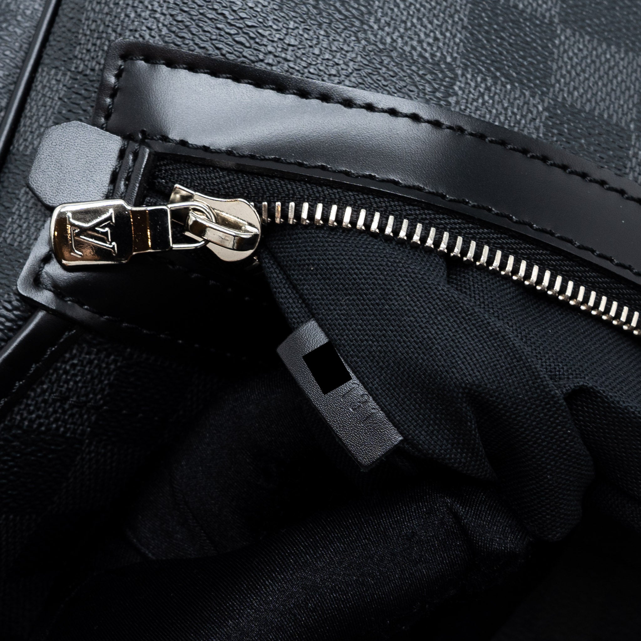 louis-vuitton-large-messenger-bag-damier-graphite-canvas-shw