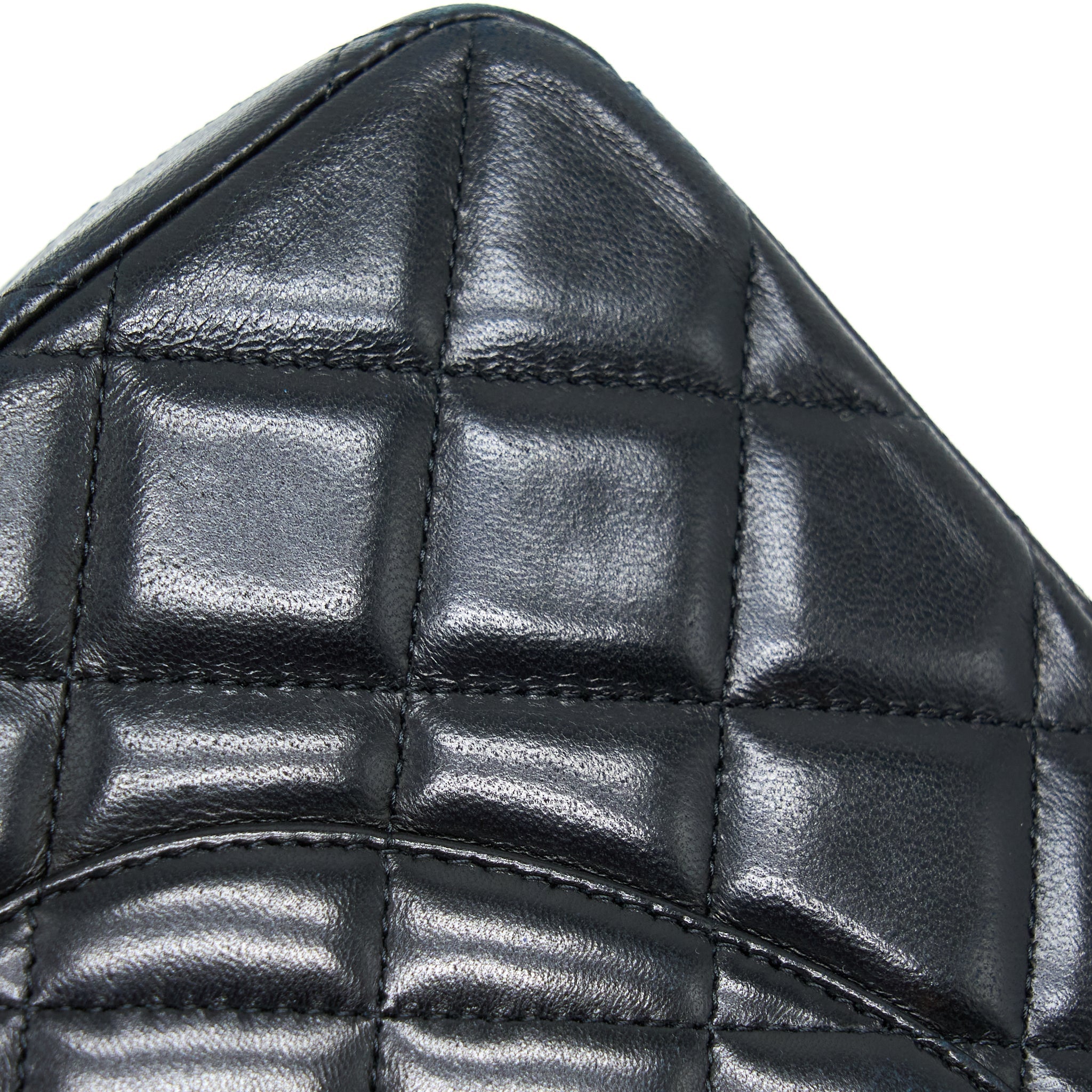 chanel-maxi-classic-flap-bag-lambskin-black-ghw
