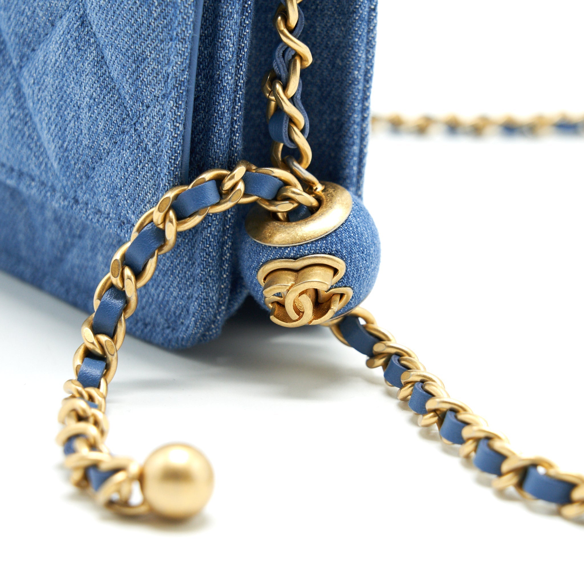 chanel-22c-pearl-crush-wallet-on-chain-denim-ghw