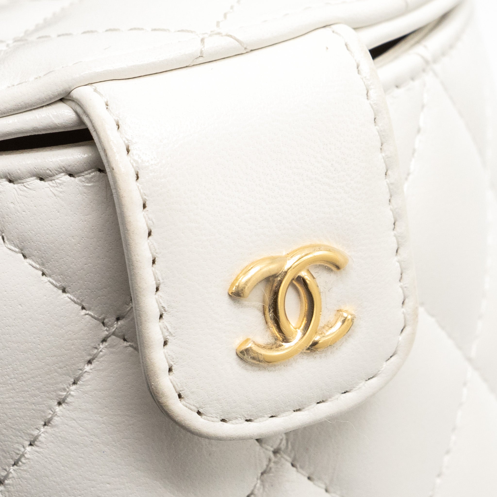 chanel-top-handle-round-vanity-with-chain-lambskin-white-ghw-microchip-copy