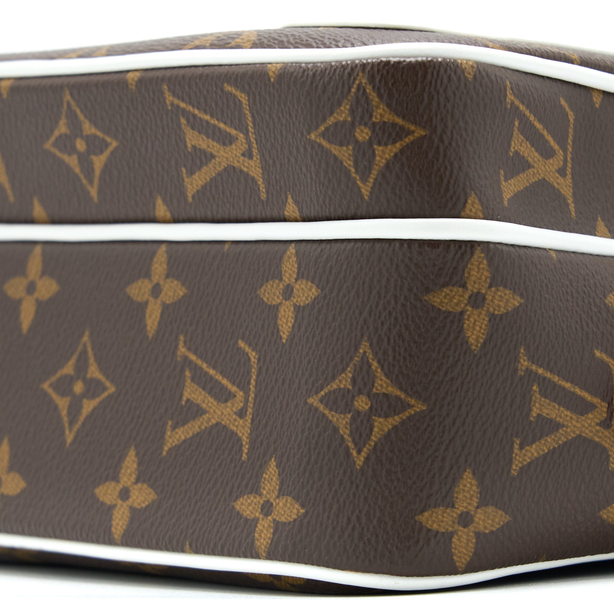 louis-vuitton-x-nba-nil-messenger-monogram-canvas-ghw