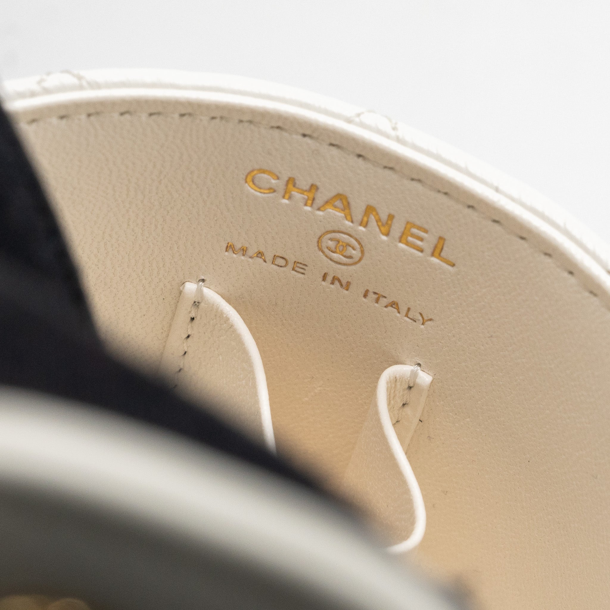 chanel-top-handle-round-vanity-with-chain-lambskin-white-ghw-microchip-copy