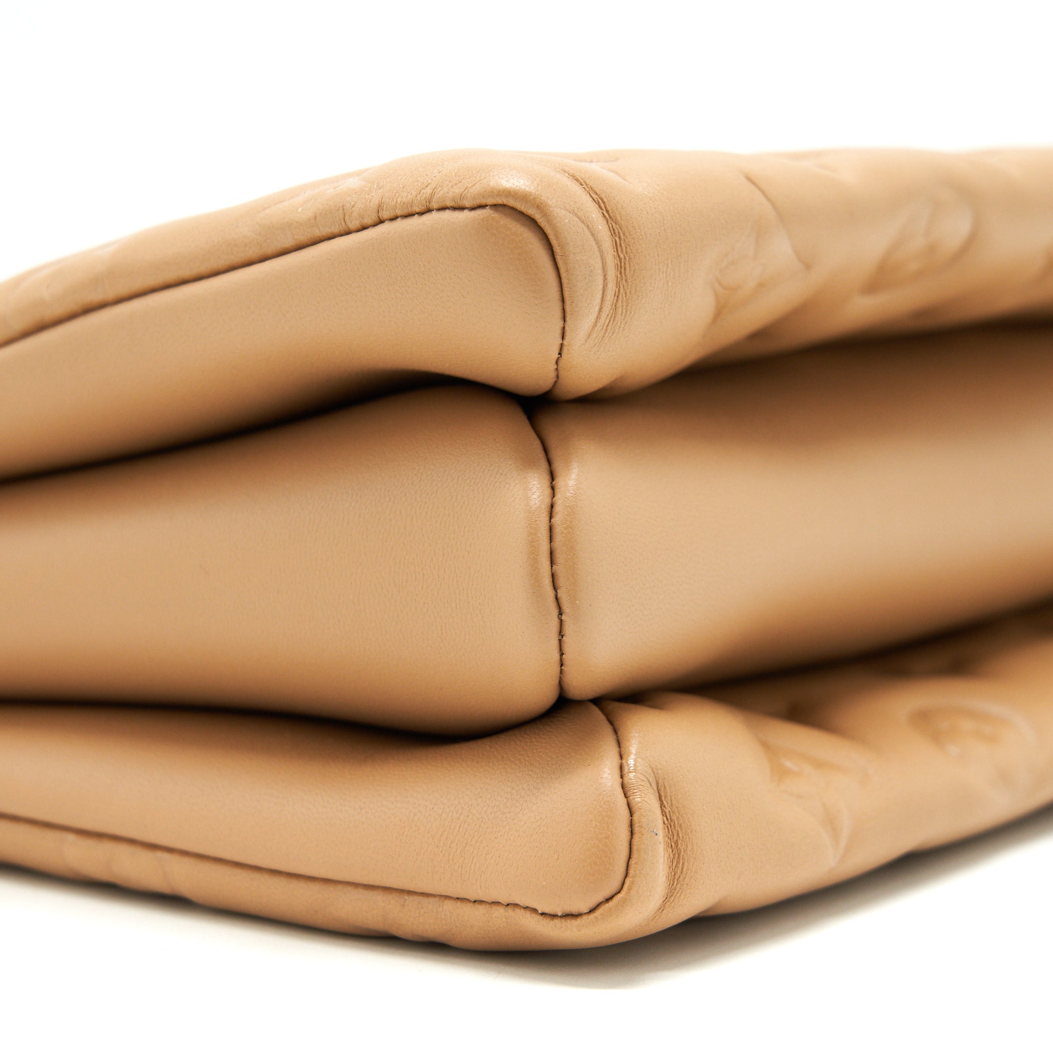 louis-vuitton-coussin-pm-camel