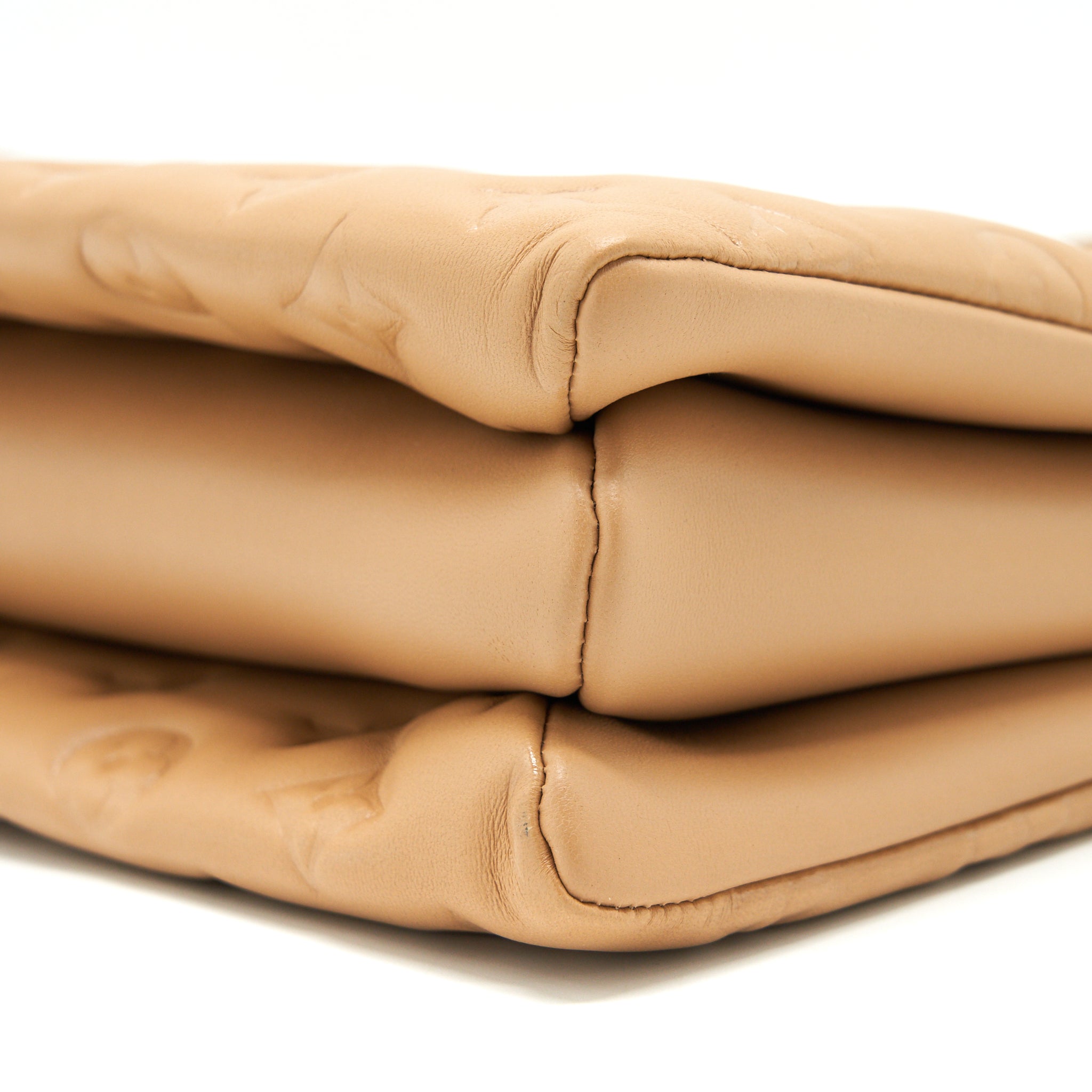 louis-vuitton-coussin-pm-camel