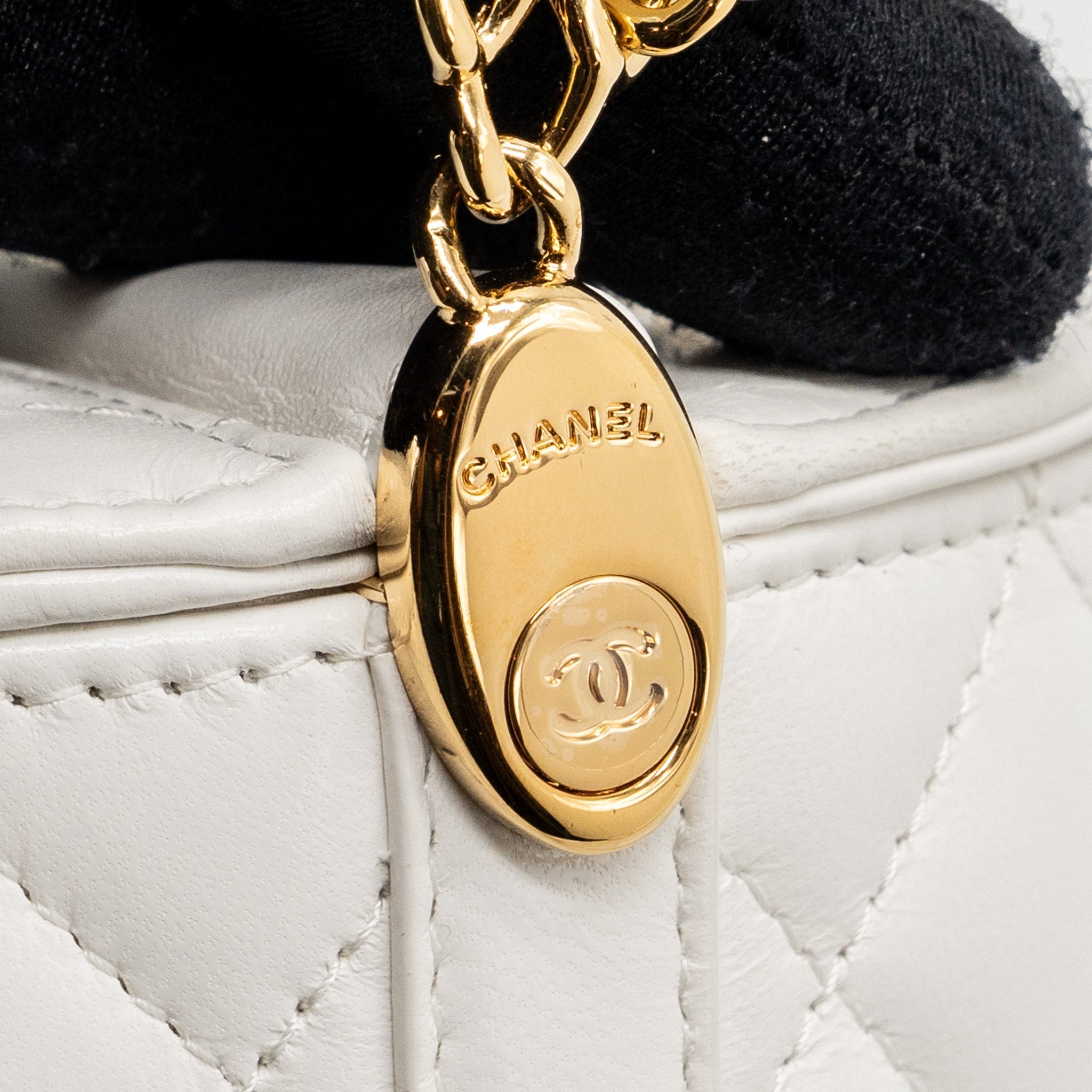 chanel-top-handle-round-vanity-with-chain-lambskin-white-ghw-microchip-copy
