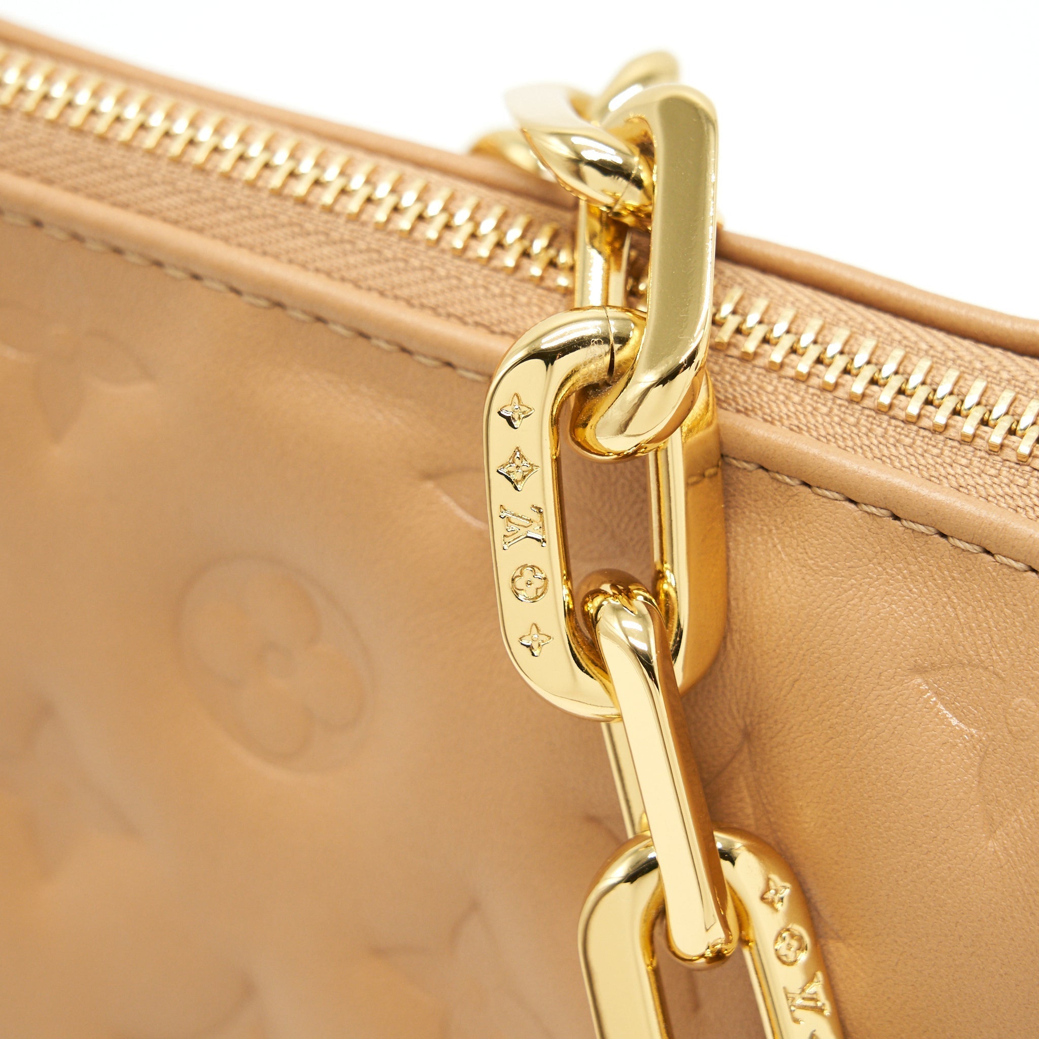 louis-vuitton-coussin-pm-camel
