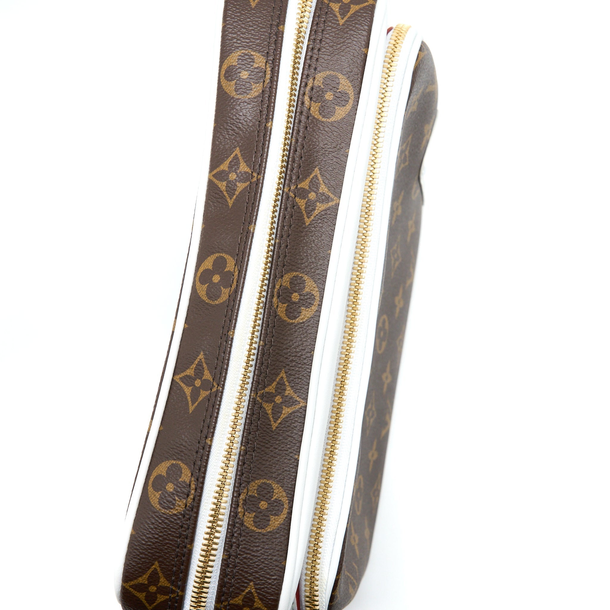 louis-vuitton-x-nba-nil-messenger-monogram-canvas-ghw